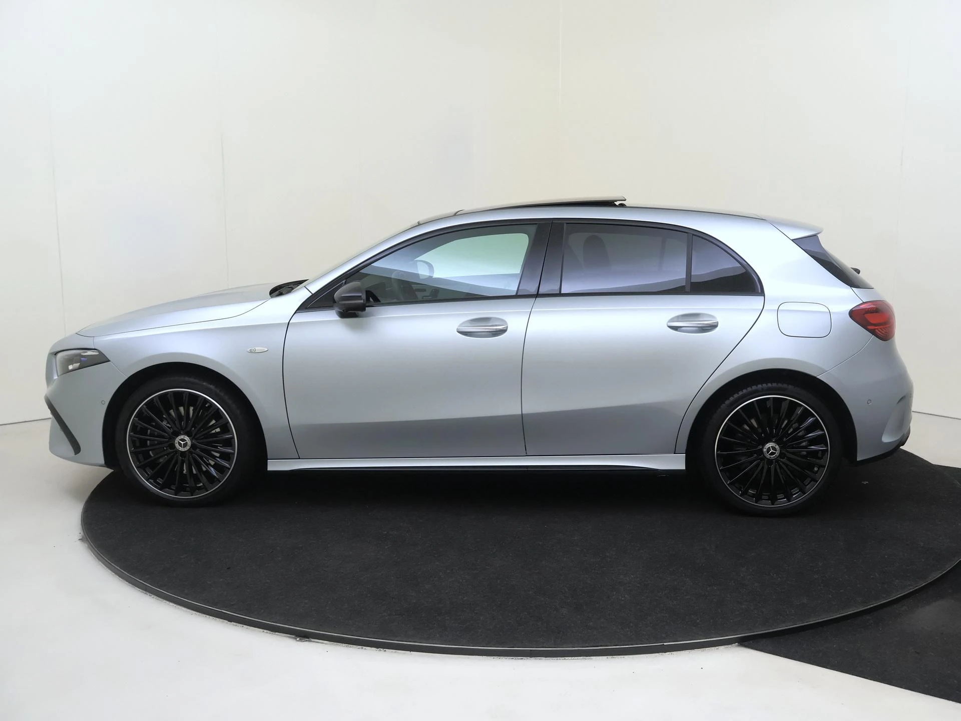 Mercedes-Benz-A-Klasse-image-7