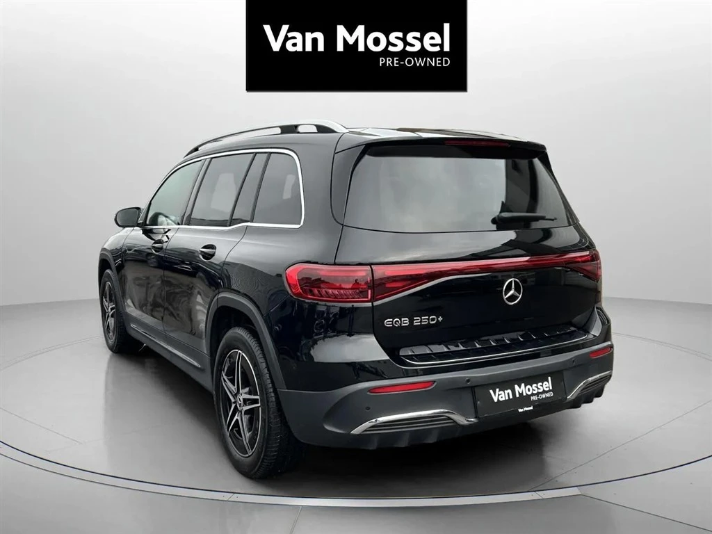 Mercedes-Benz-EQB-image-6