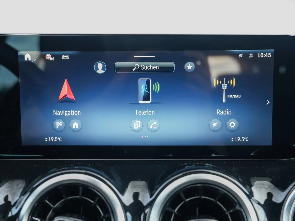 Mercedes-Benz-GLA-image-12