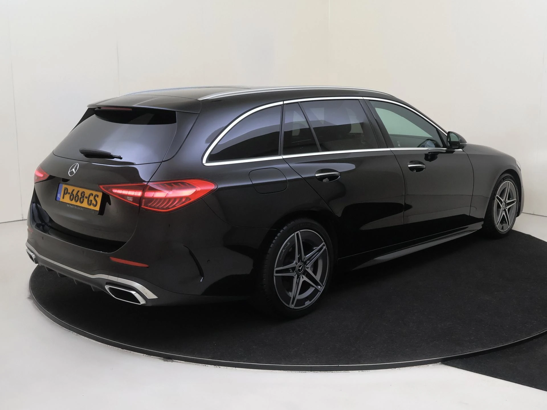 Mercedes-Benz-C-Klasse-image-1