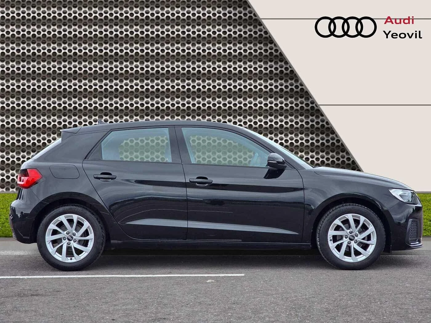 Audi-A1 Sportback-image-3