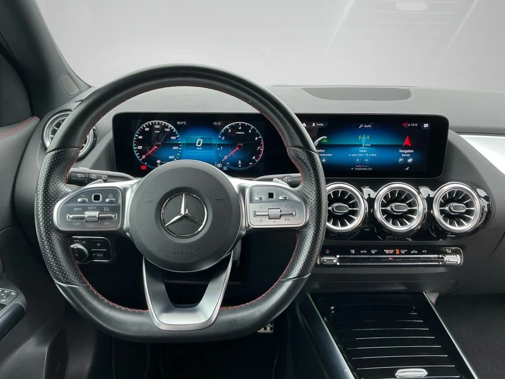 Mercedes-Benz-GLA 250-image-11
