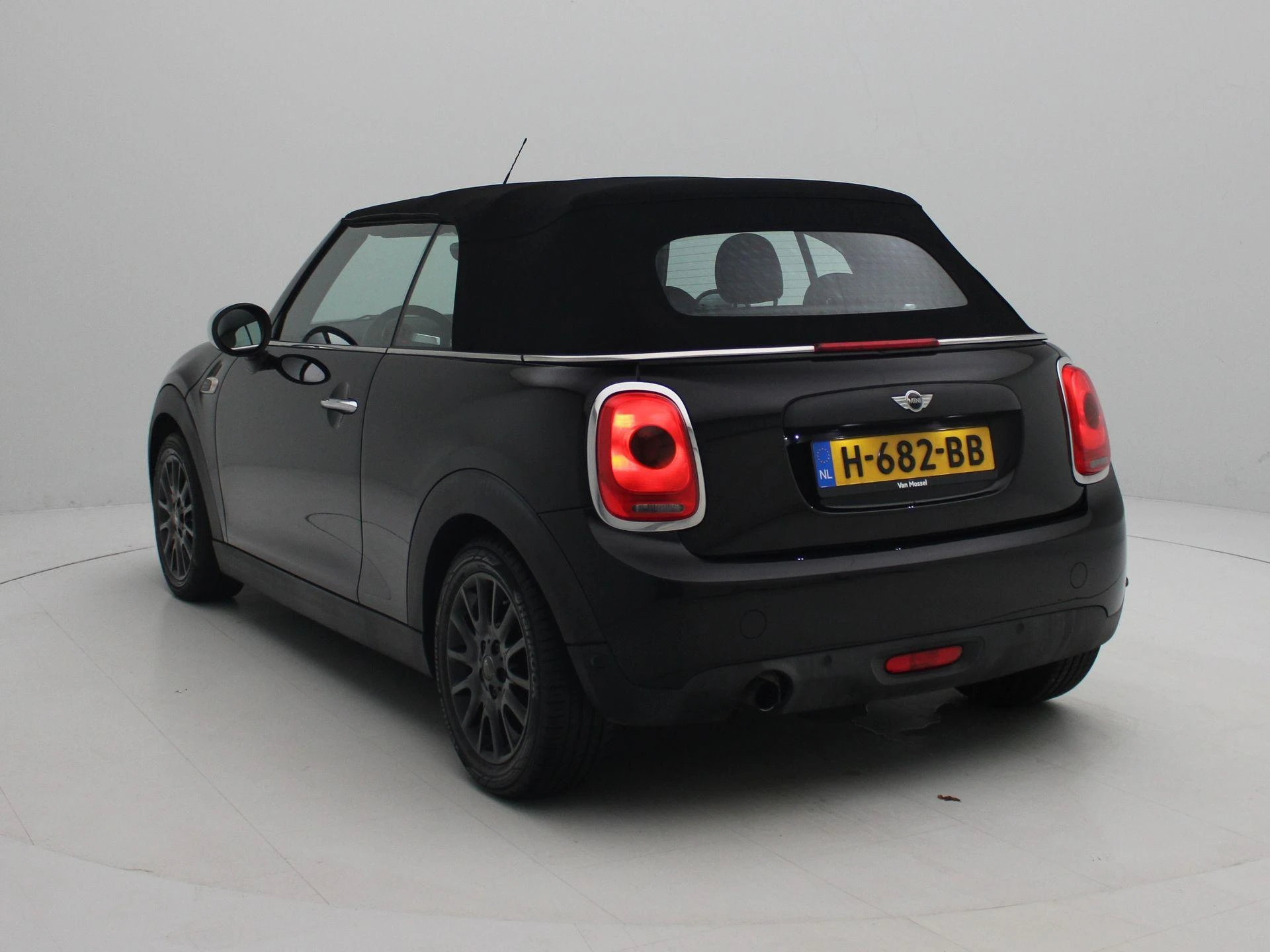 MINI-One Cabrio-image-1