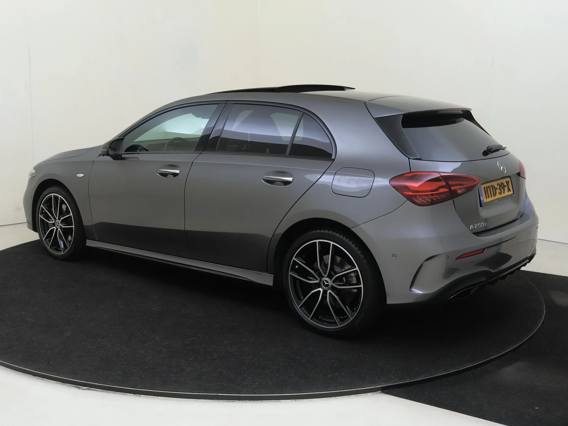 Mercedes-Benz A-Klasse 250 e Business Solution AMG