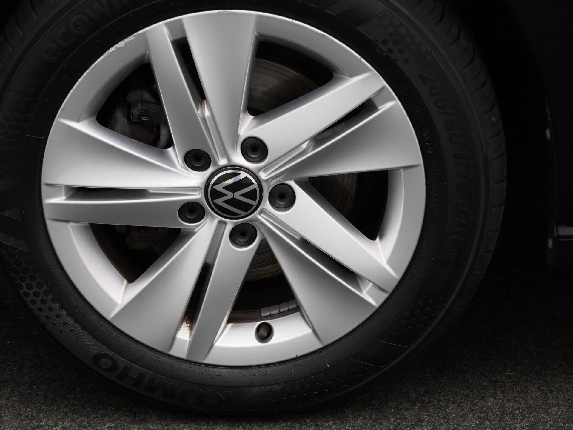 Volkswagen-Golf-image-14