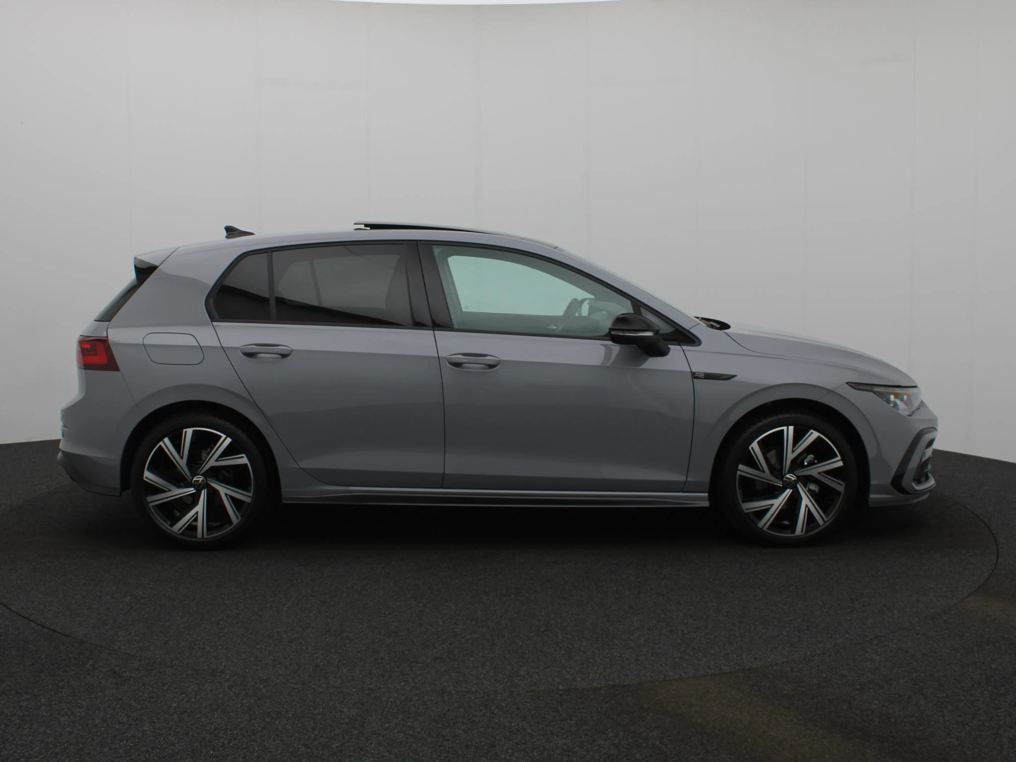 Volkswagen-Golf-image-6