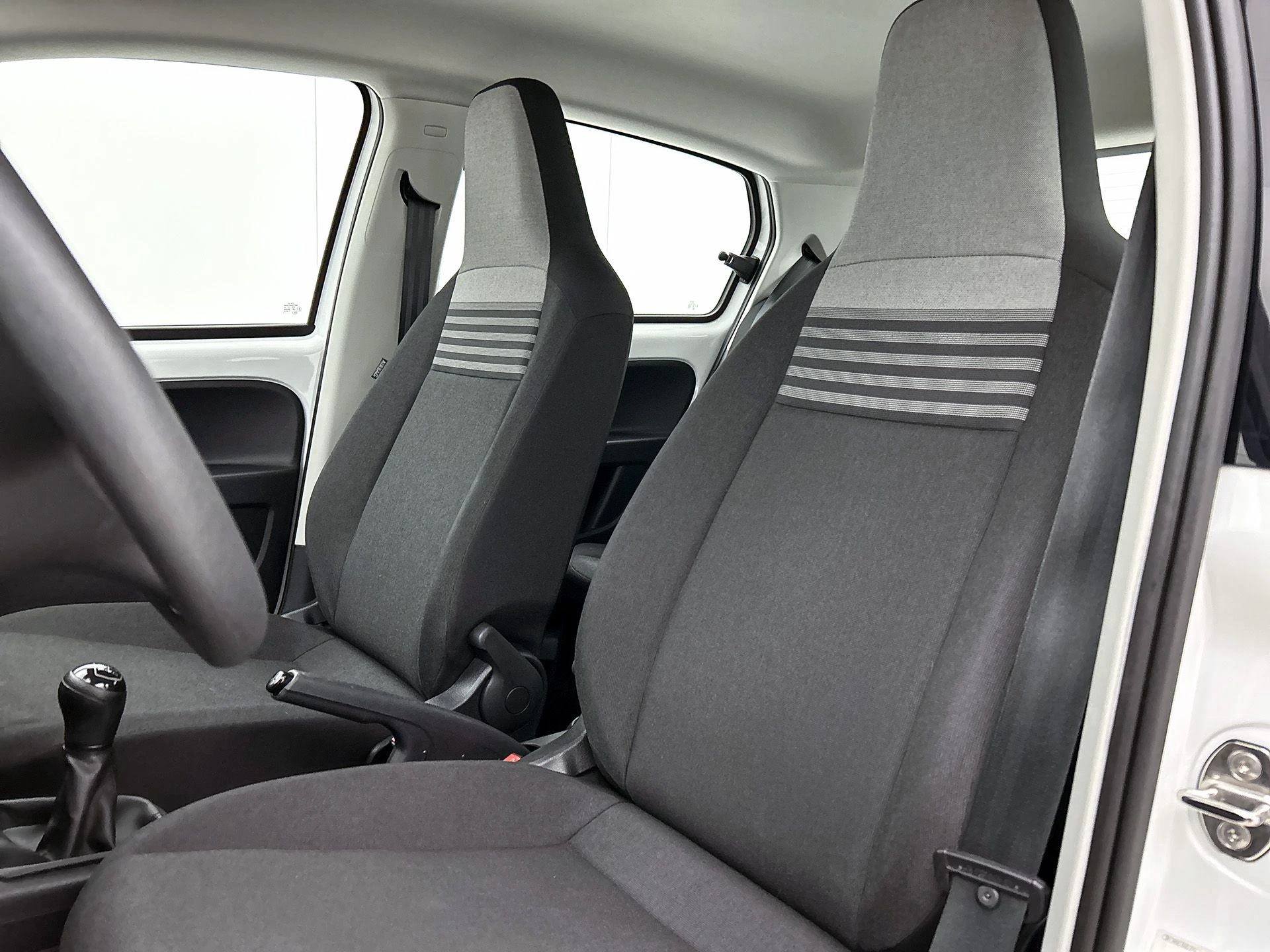 Volkswagen-up!-image-12