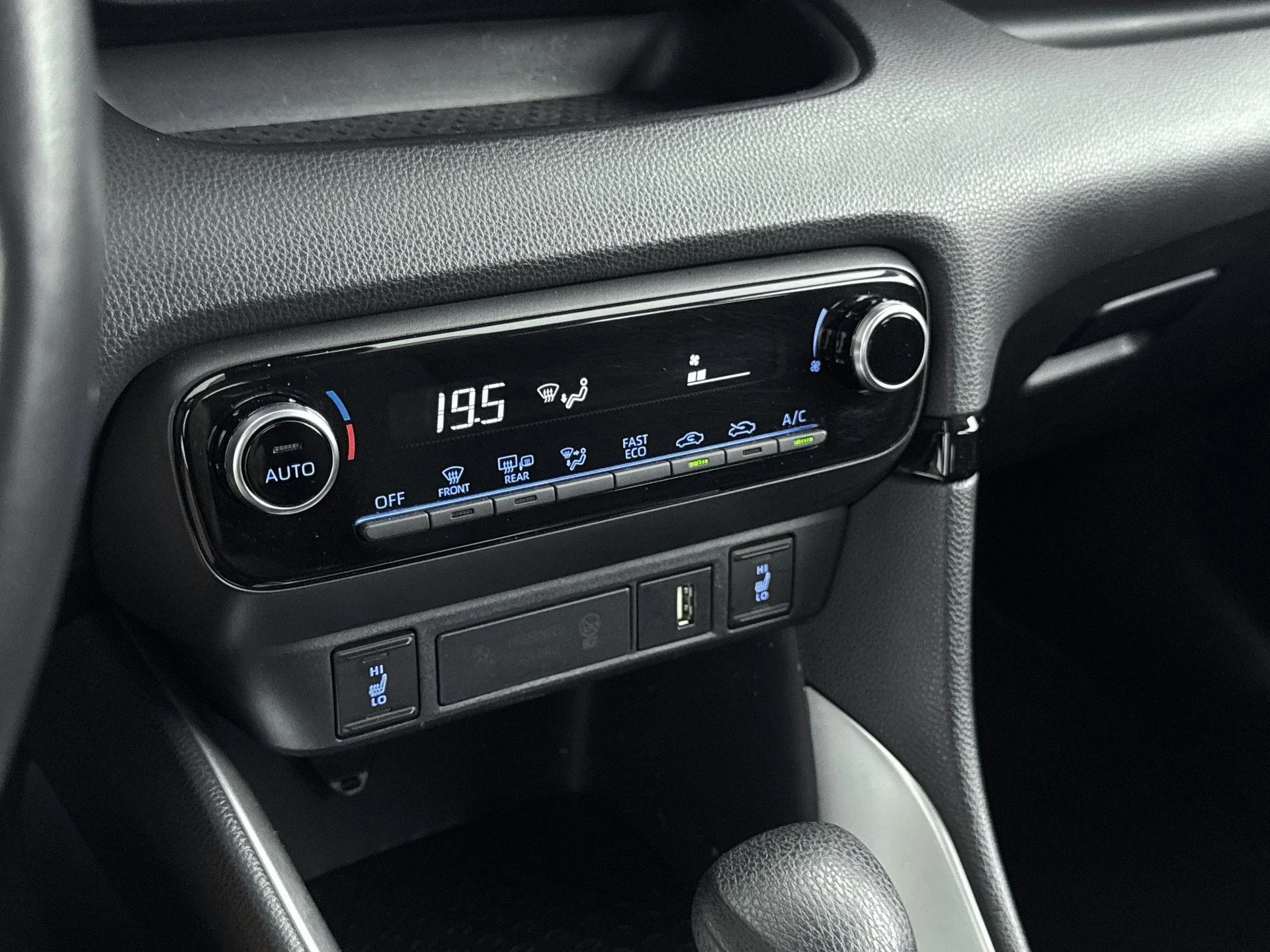Toyota-Yaris-image-13