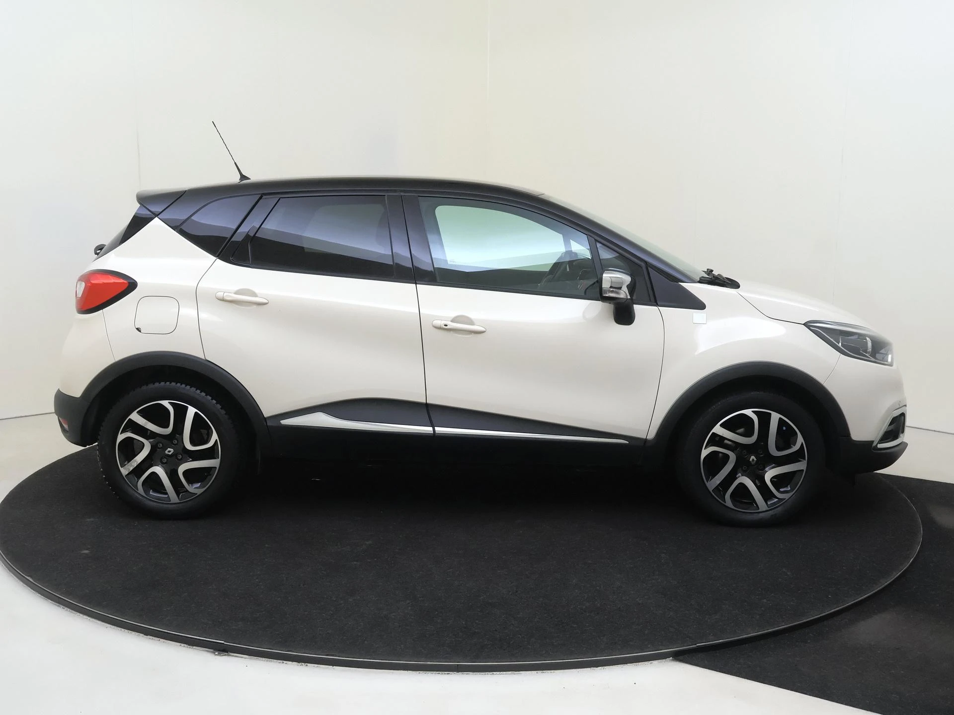 Renault-Captur-image-8