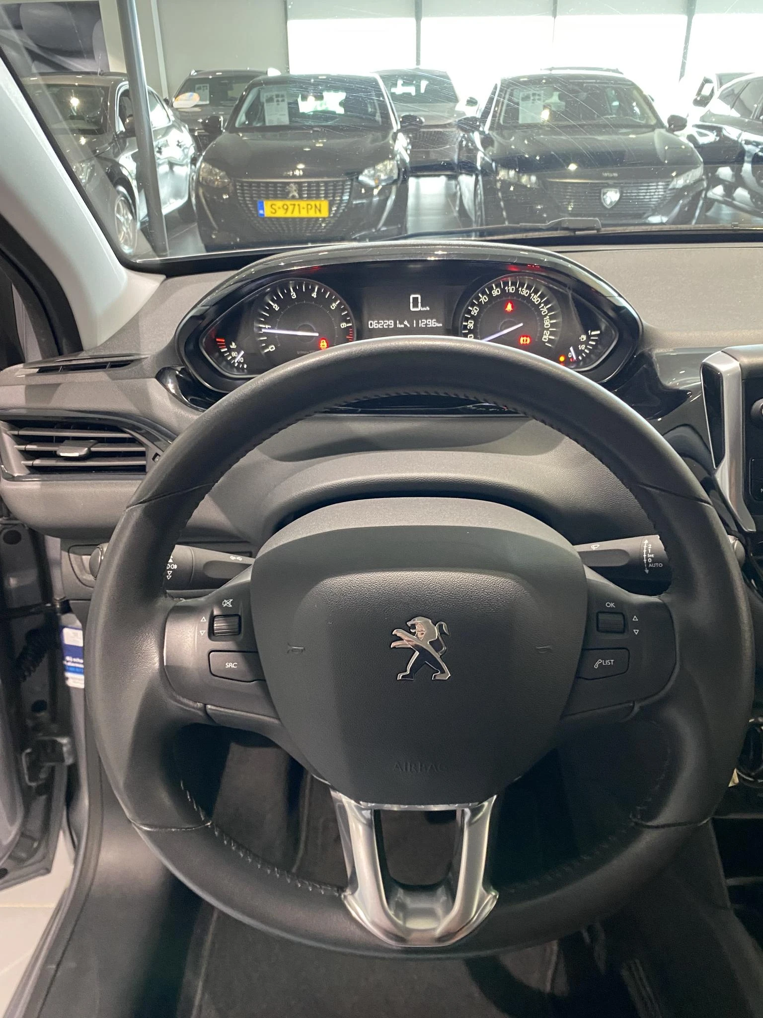 Peugeot 208 Signature