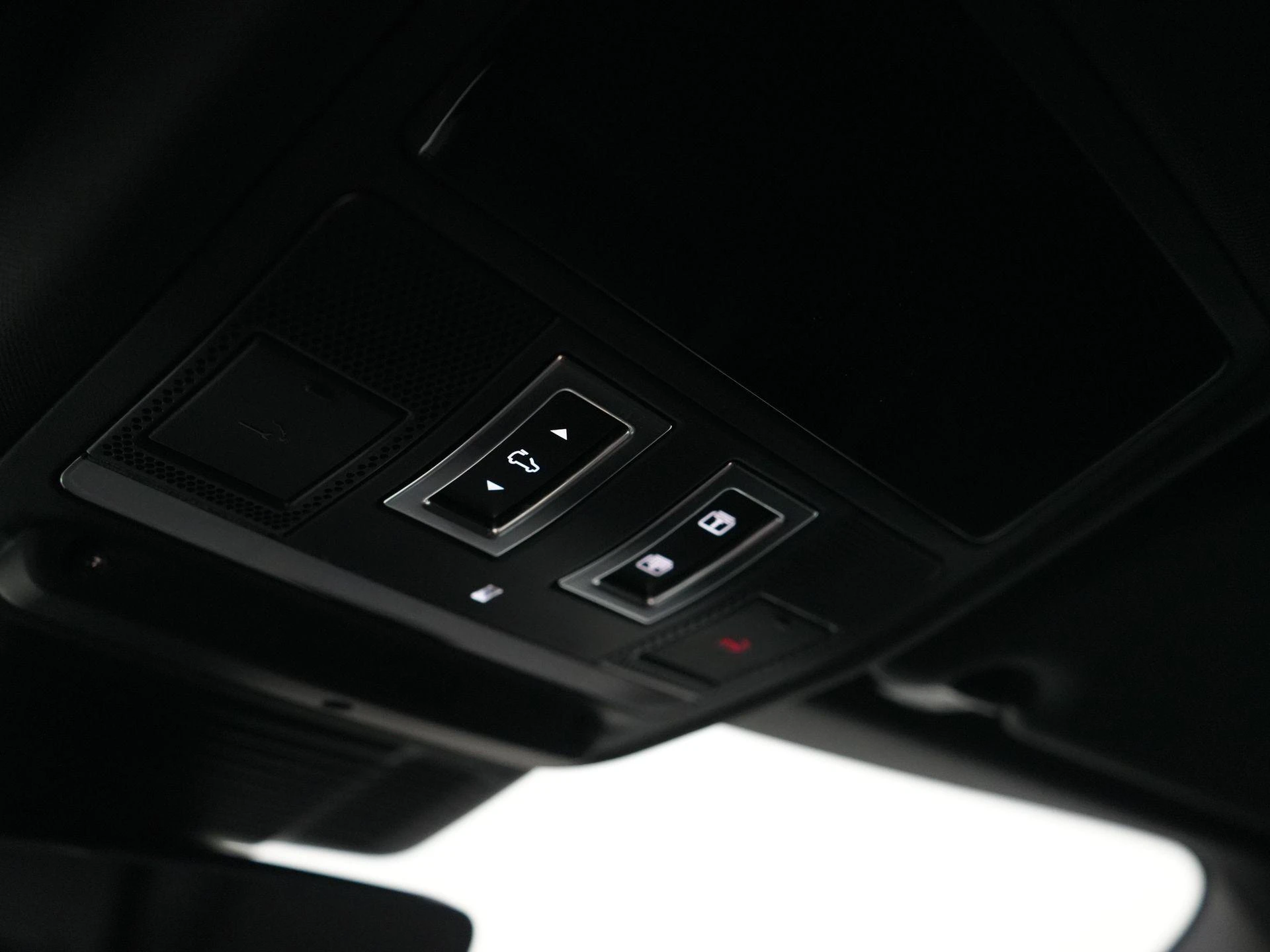 Land Rover-Range Rover Evoque-image-16