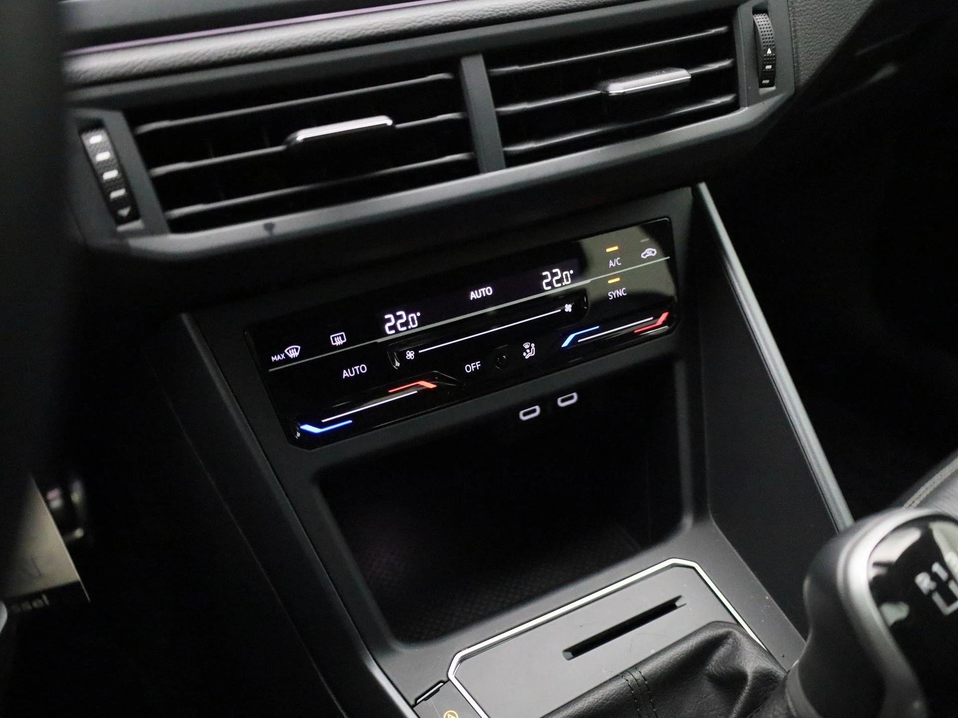 Volkswagen-Polo-image-15