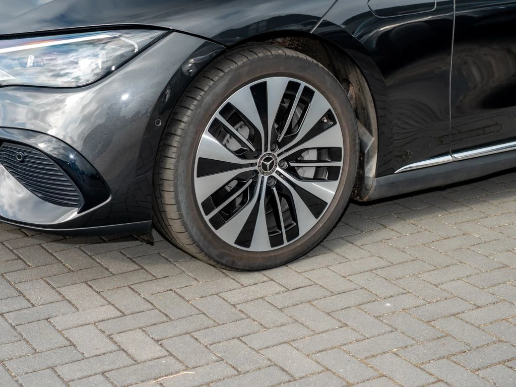 Mercedes-Benz-EQE 350+-image-6