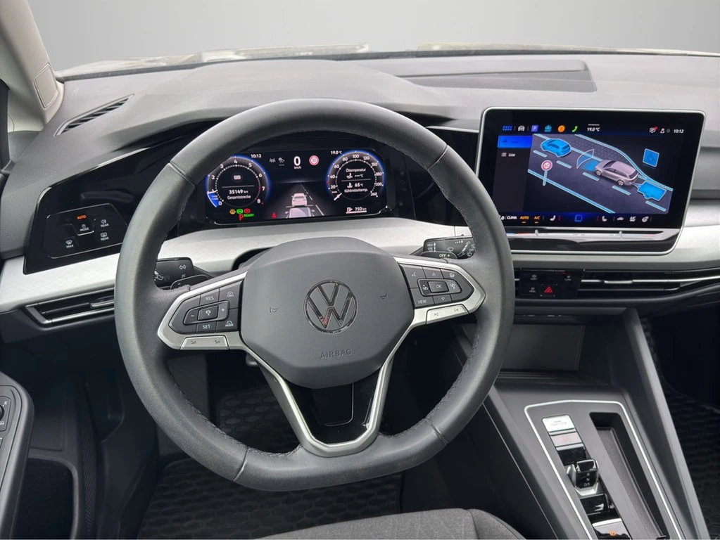 Volkswagen-Golf-image-9