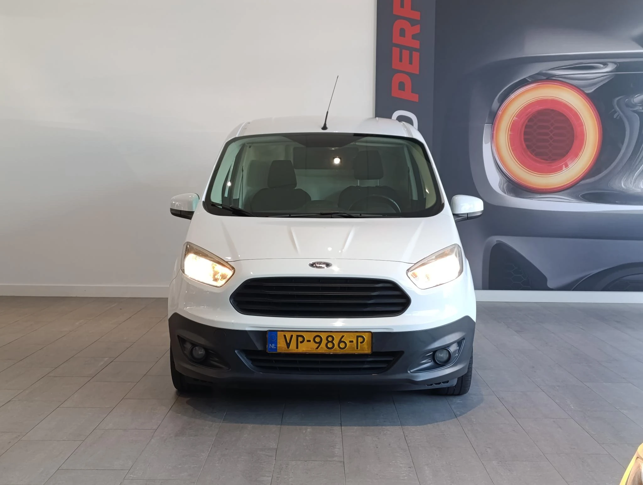 Ford-Transit Courier-image-6