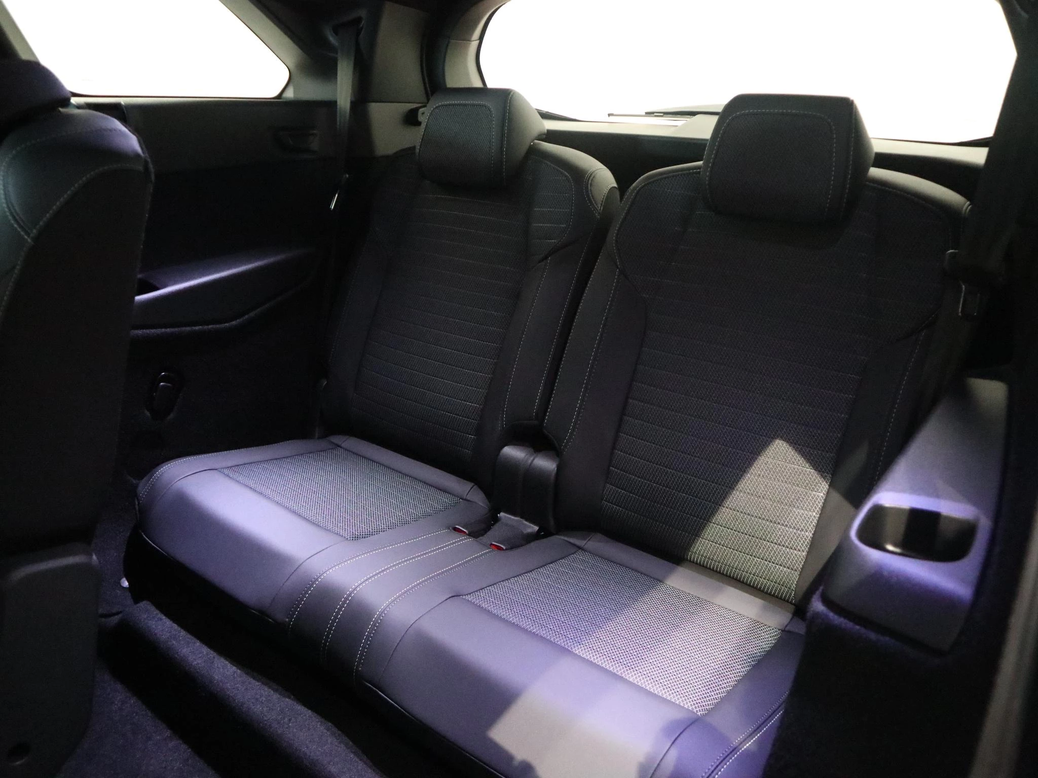 Peugeot-e-5008-image-10