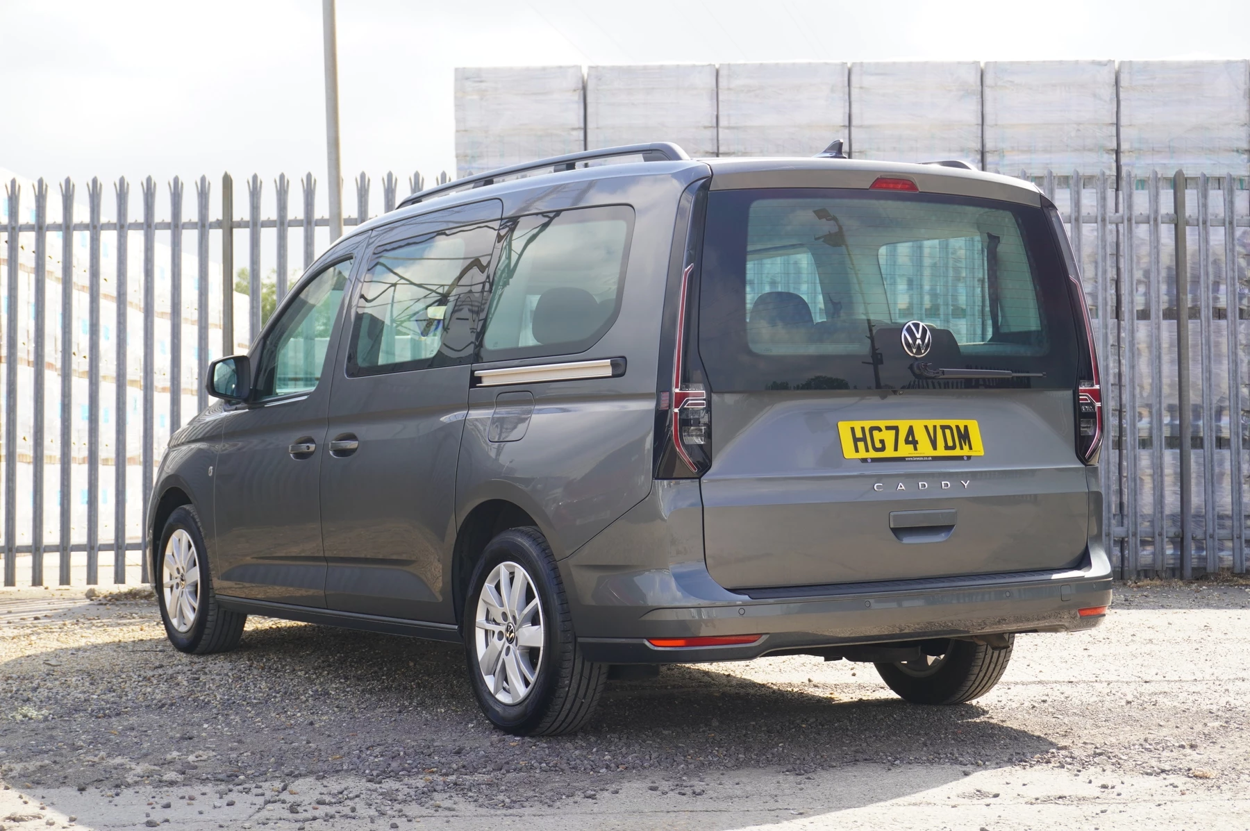 Volkswagen-Caddy-image-2