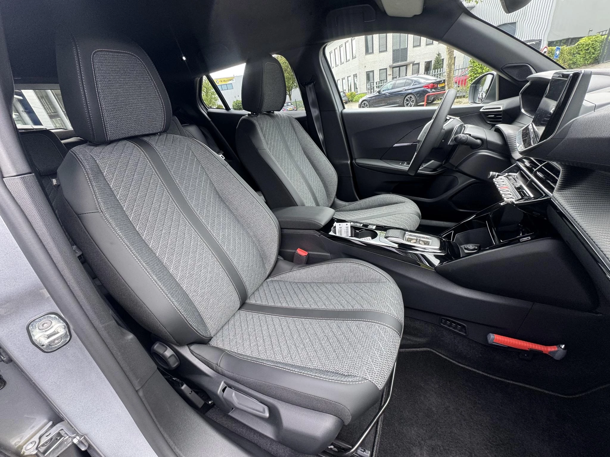 Peugeot 2008 1.2 Hybrid 145 Allure