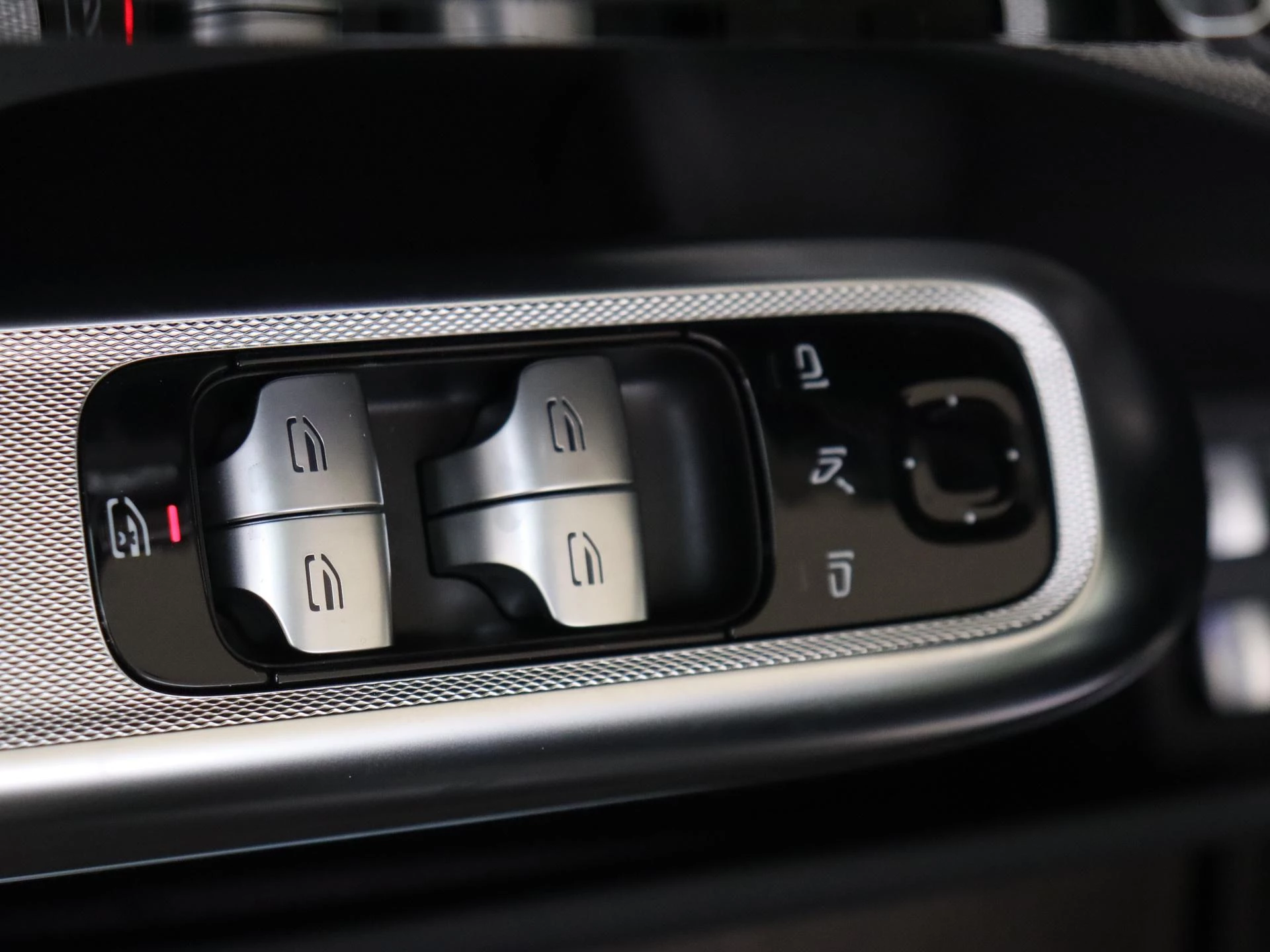 Mercedes-Benz-E-Klasse-image-25