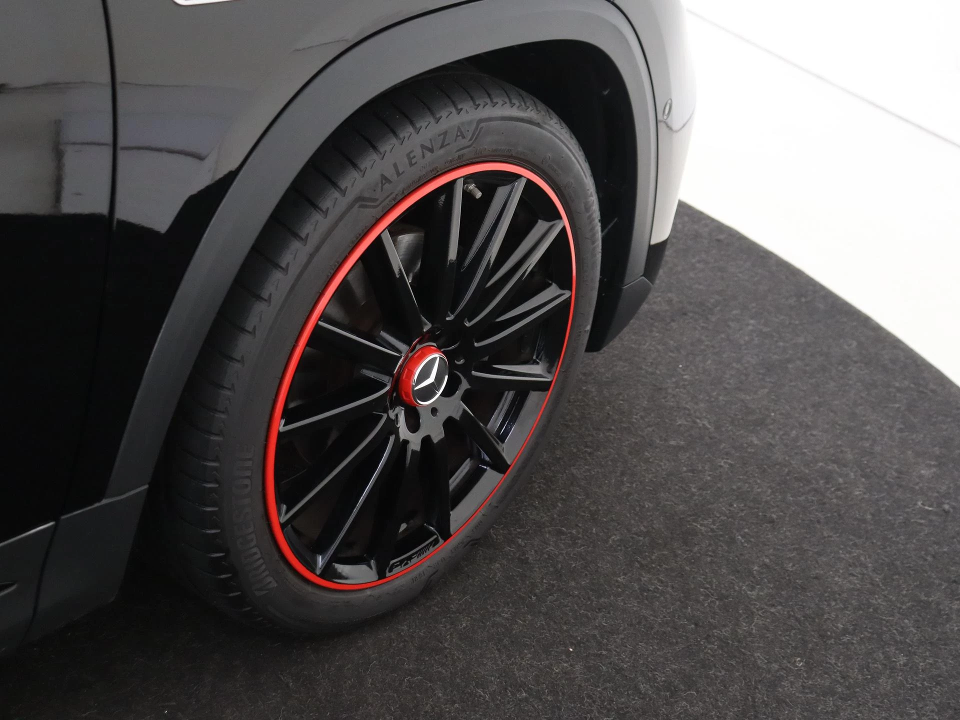 Mercedes-Benz-GLA-image-9