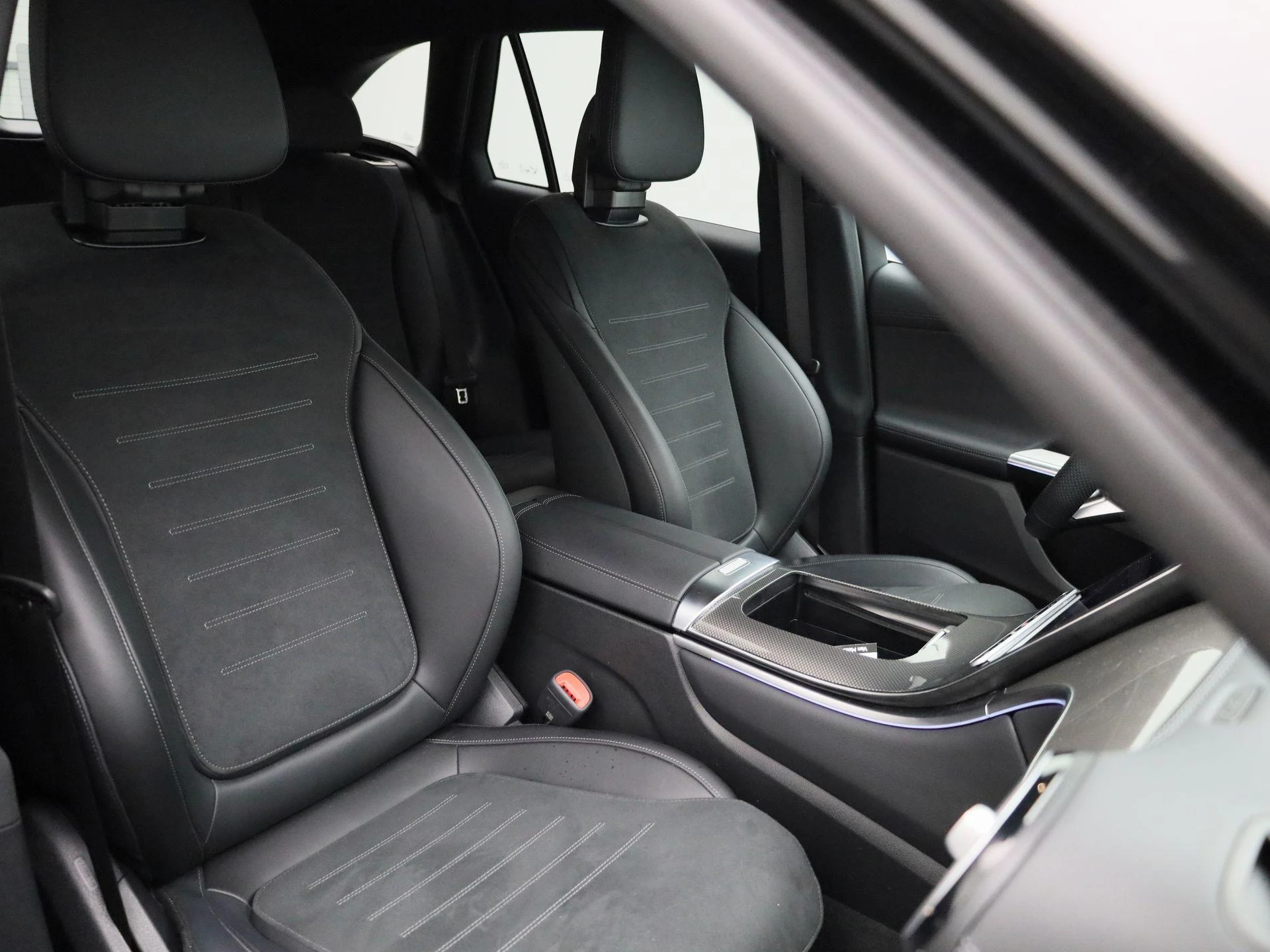 Mercedes-Benz-GLC-image-37