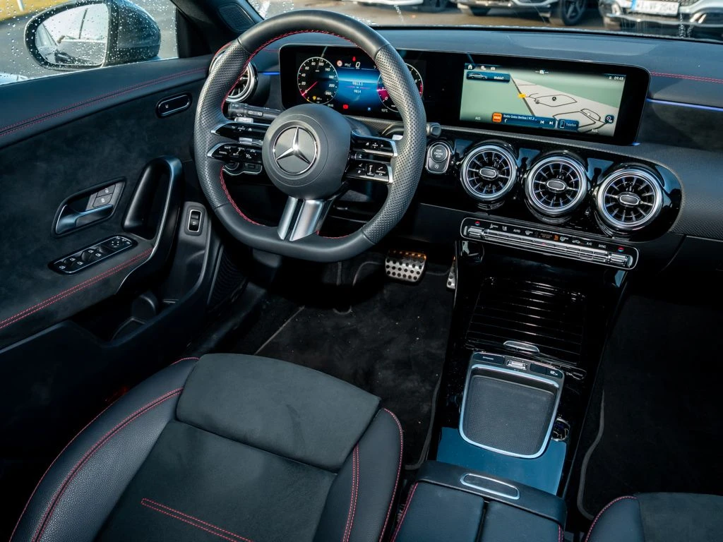 Mercedes-Benz-CLA 200-image-8