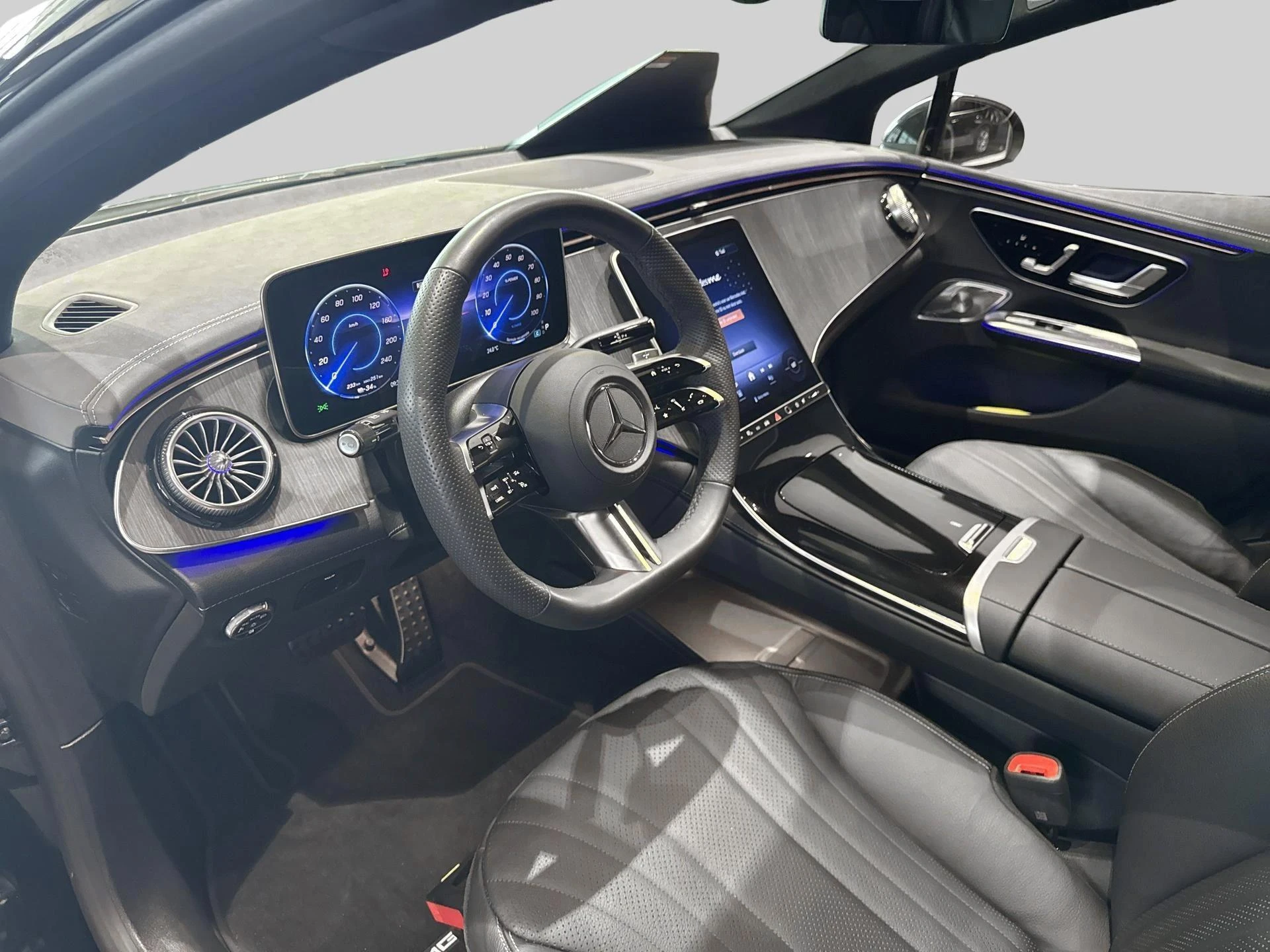 Mercedes-Benz-EQE-image-8
