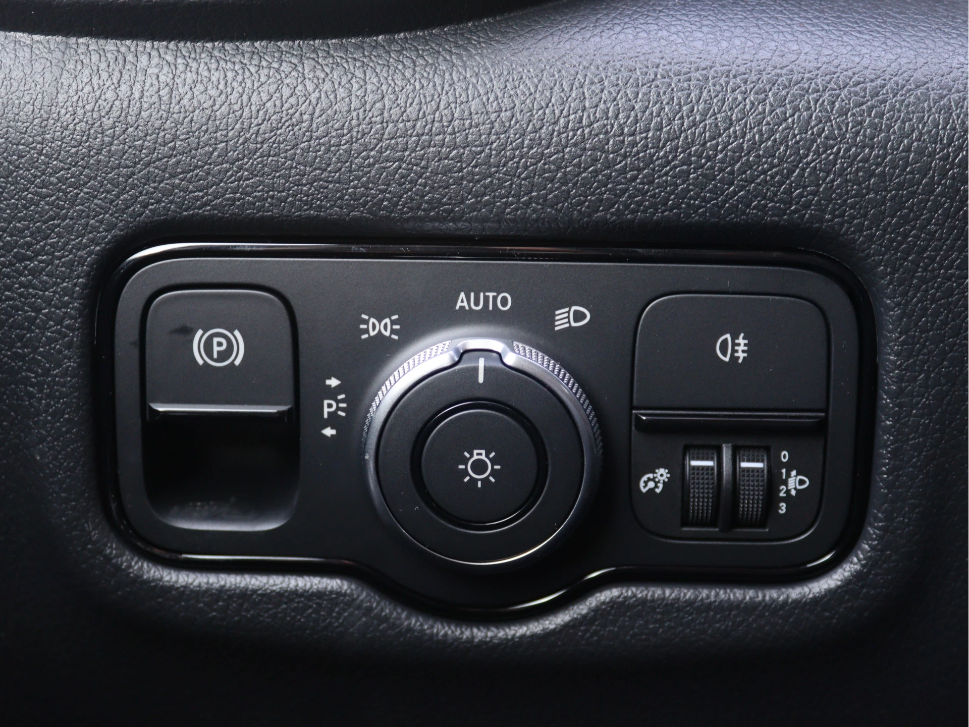 Mercedes-Benz-Vito-image-5