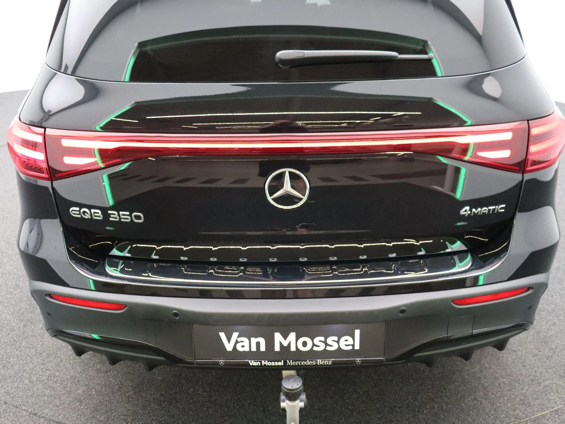 Mercedes-Benz EQB 350 4MATIC AMG Line + LEDER + PANO + BURMESTER + TREKHAAK + HEAD UP +