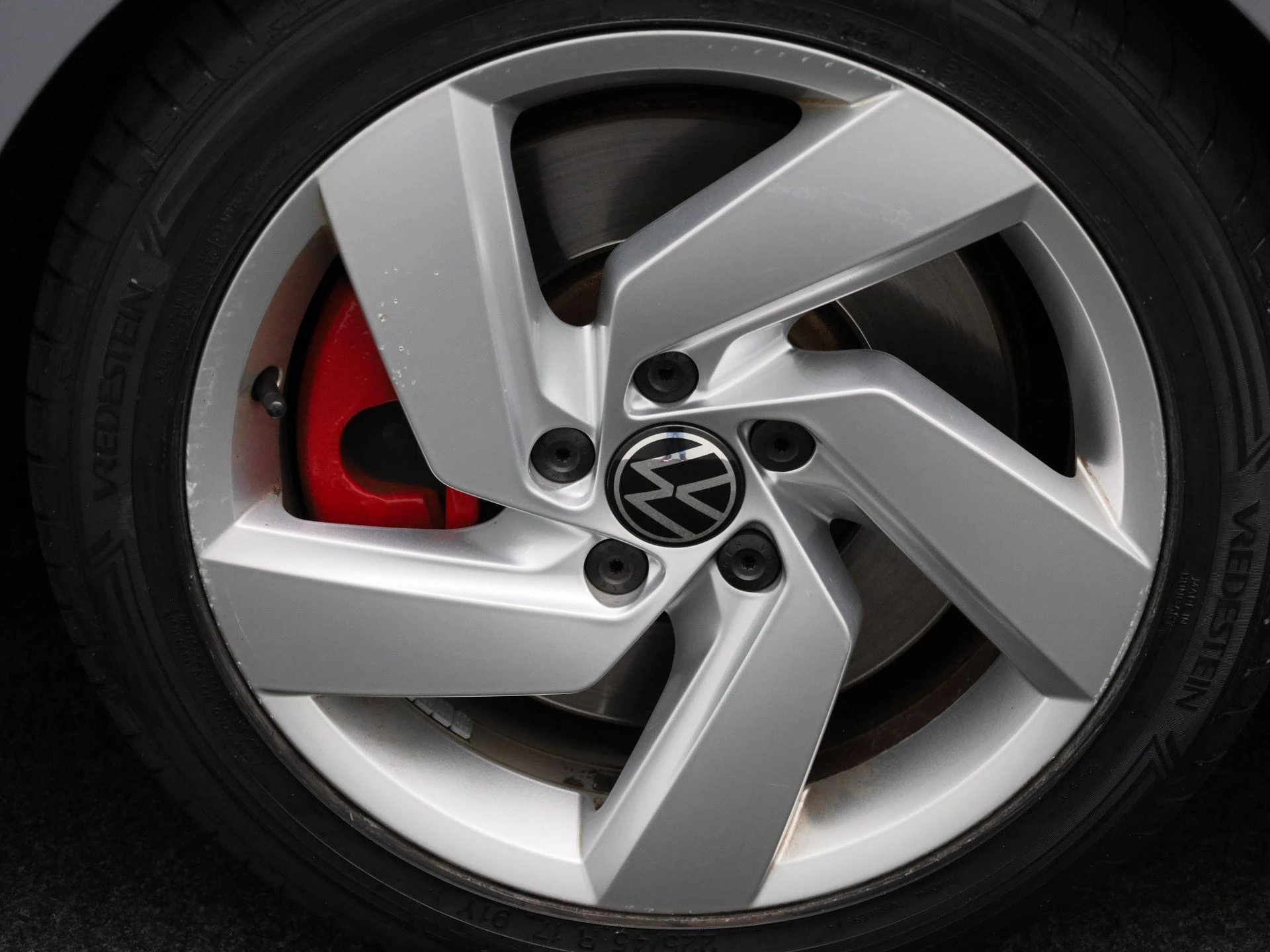 Volkswagen-Golf-image-12