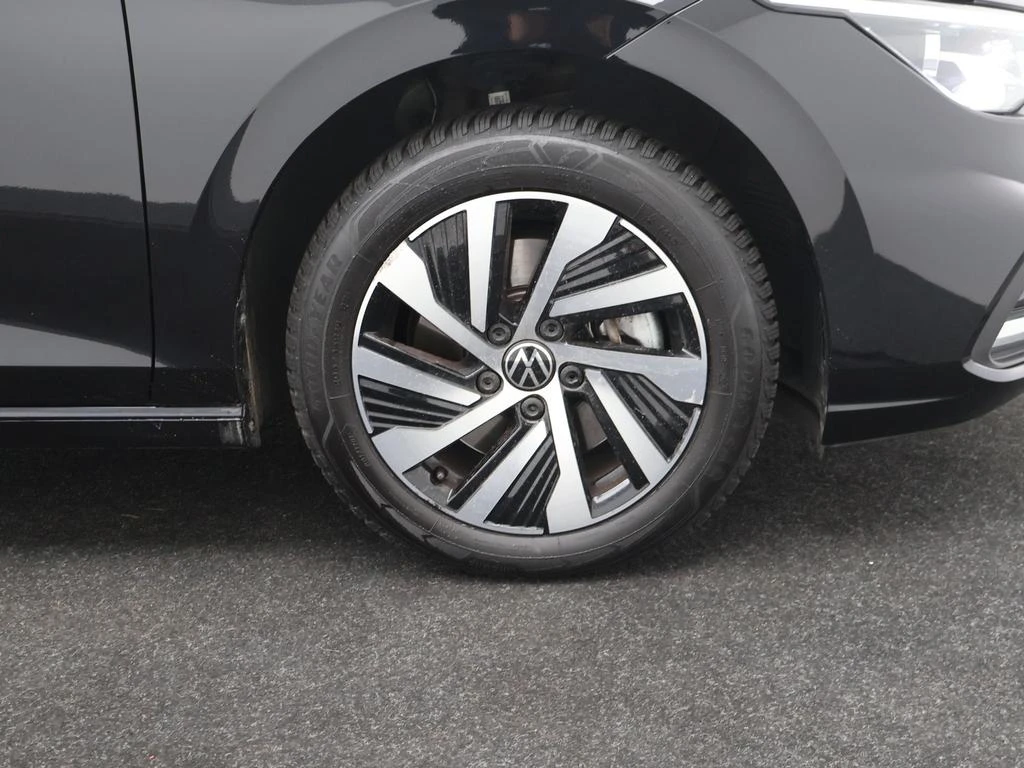 Volkswagen-Golf-image-9