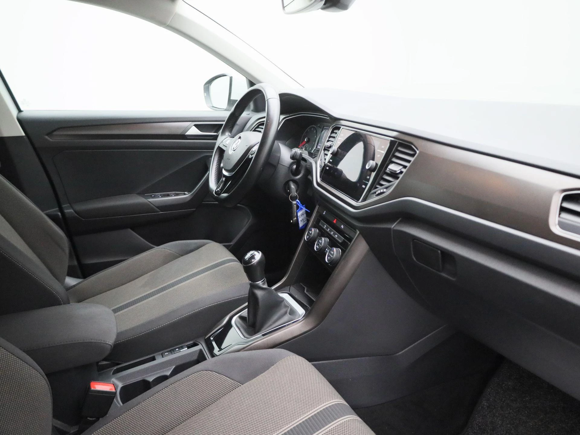 Volkswagen-T-Roc-image-27