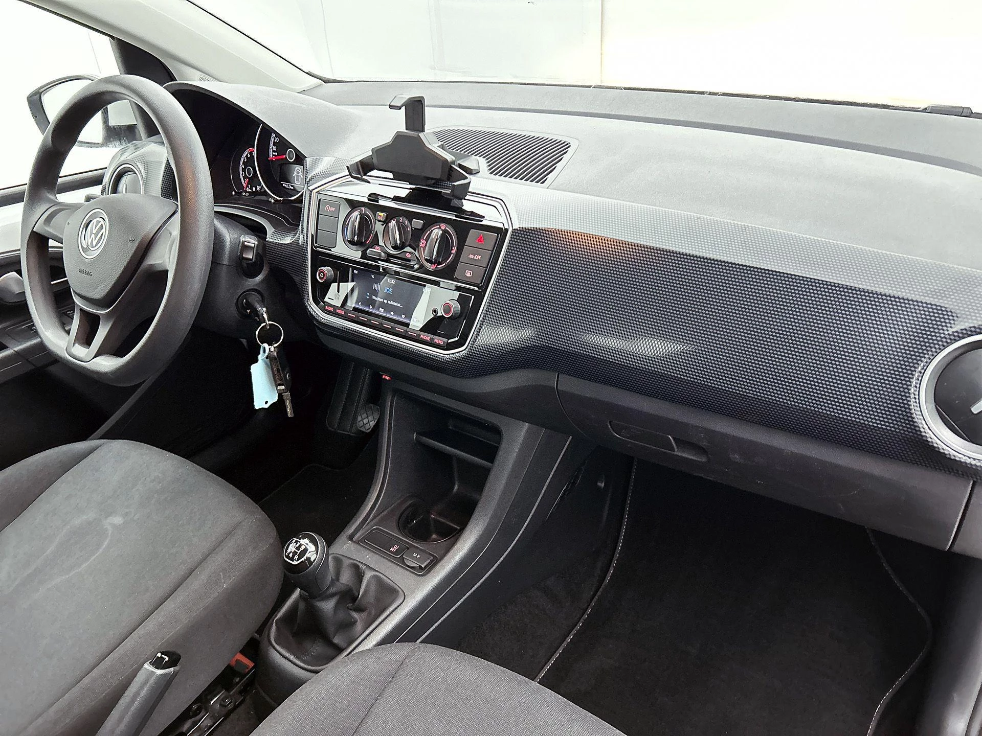 Volkswagen-up!-image-9