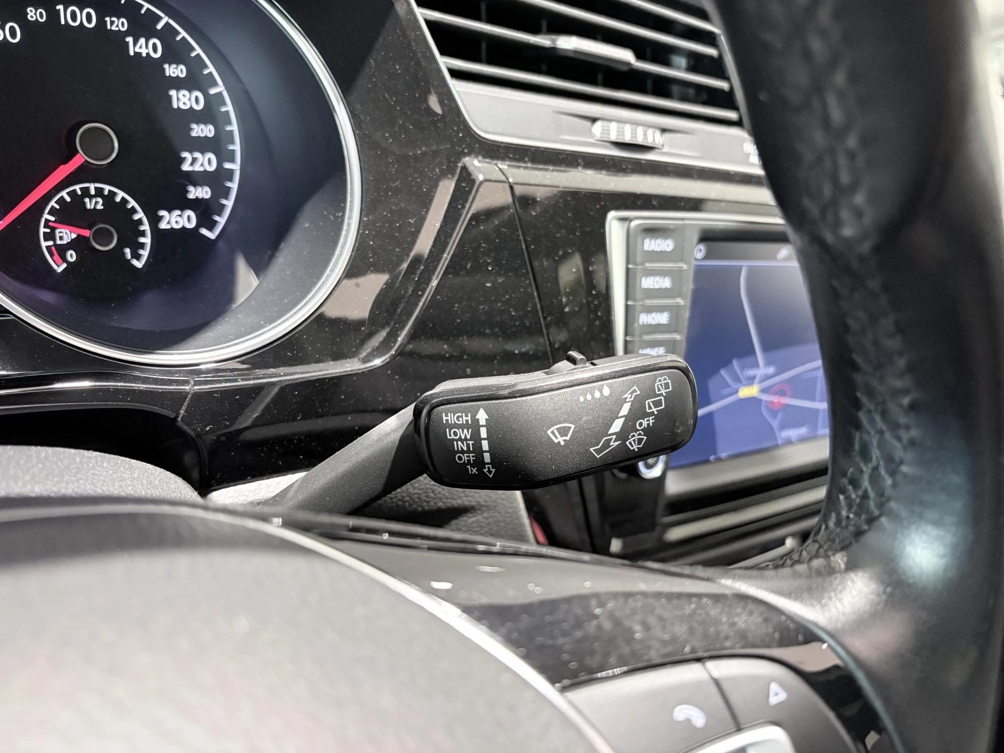 Volkswagen-Touran-image-20