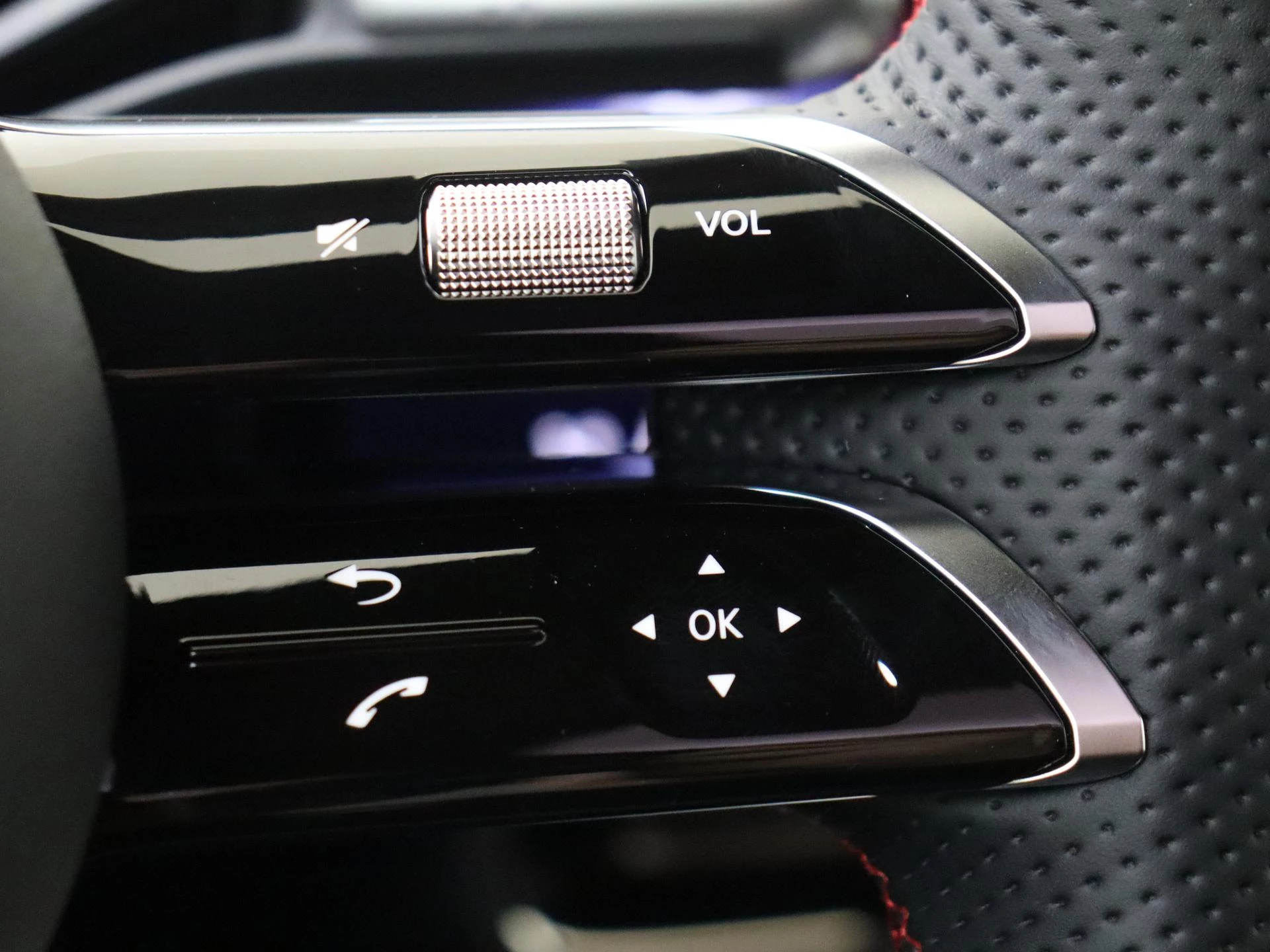 Mercedes-Benz-CLA-image-13