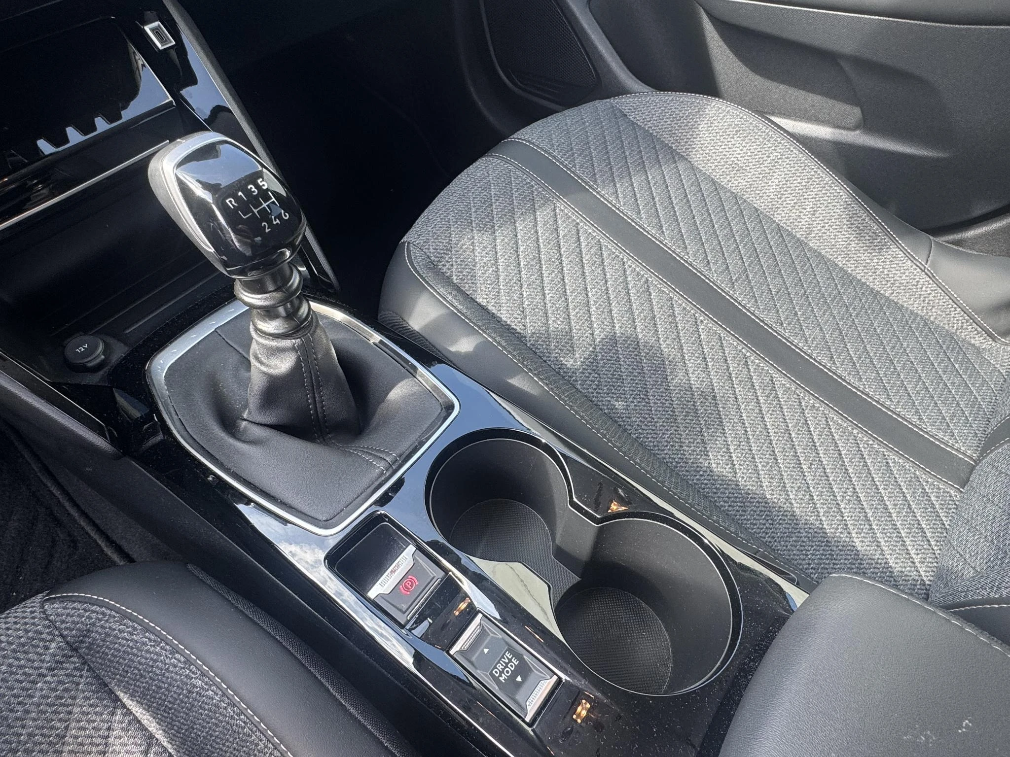 Peugeot-208-image-18