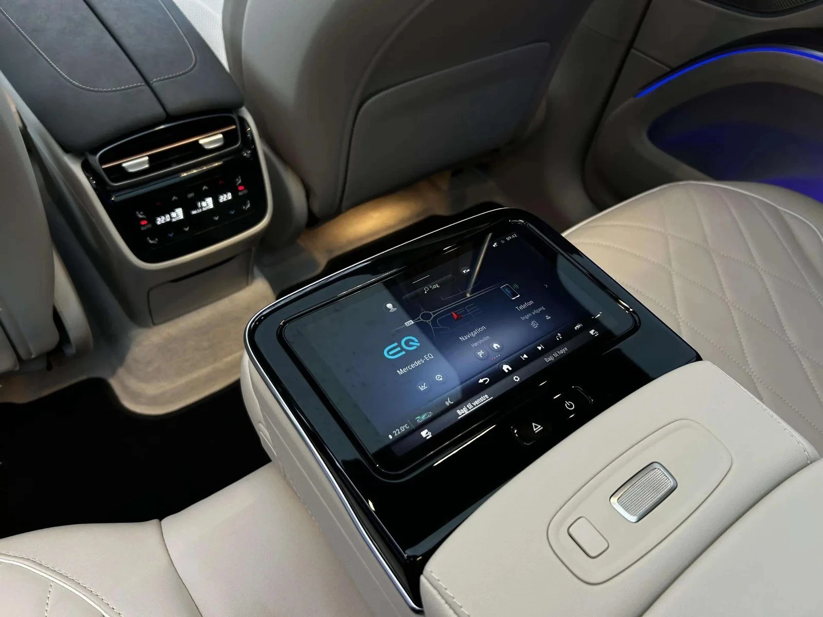 Mercedes-Benz-EQS-image-15