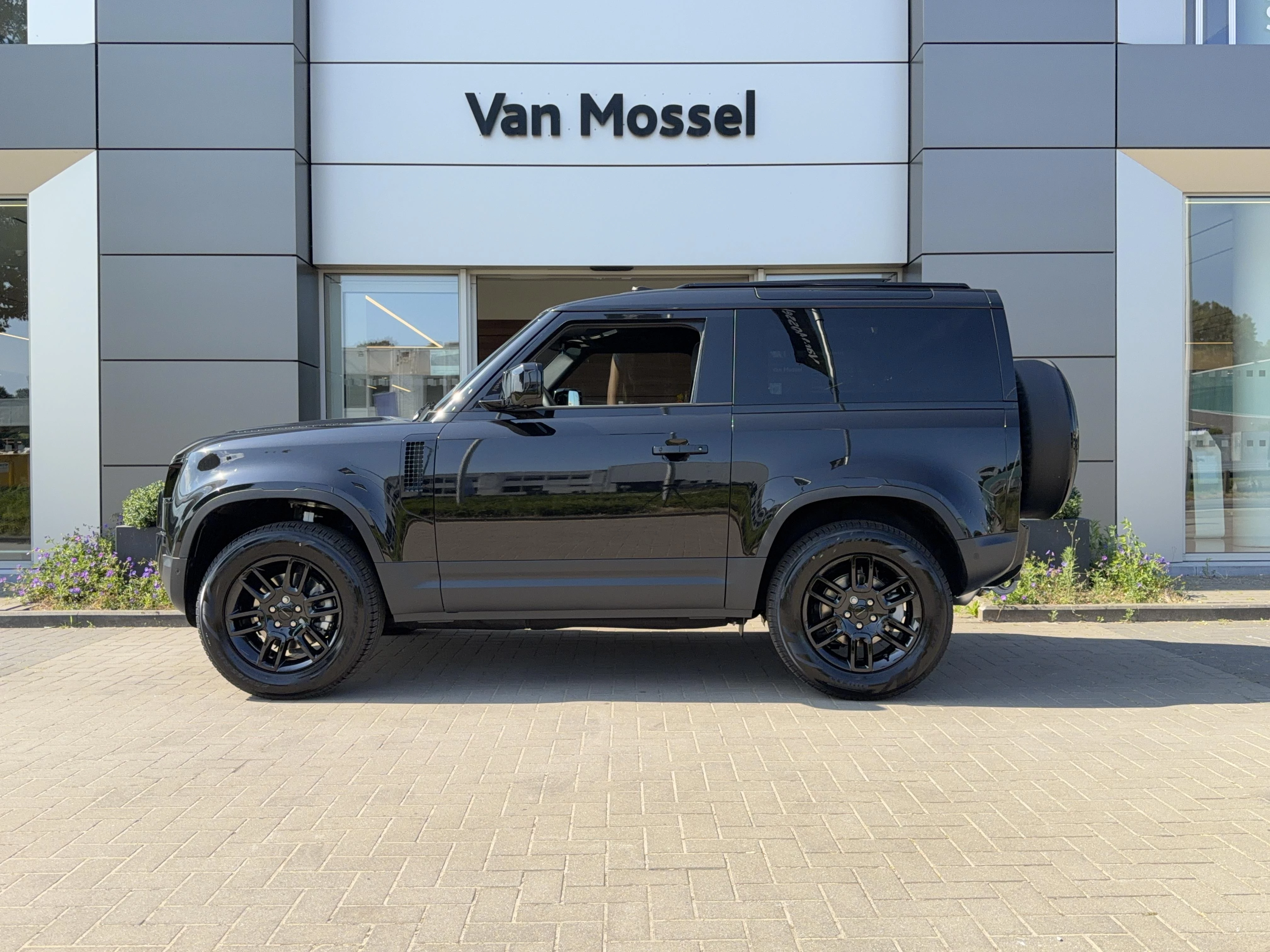 Land Rover Defender 90 D200 S AWD Auto. 26MY