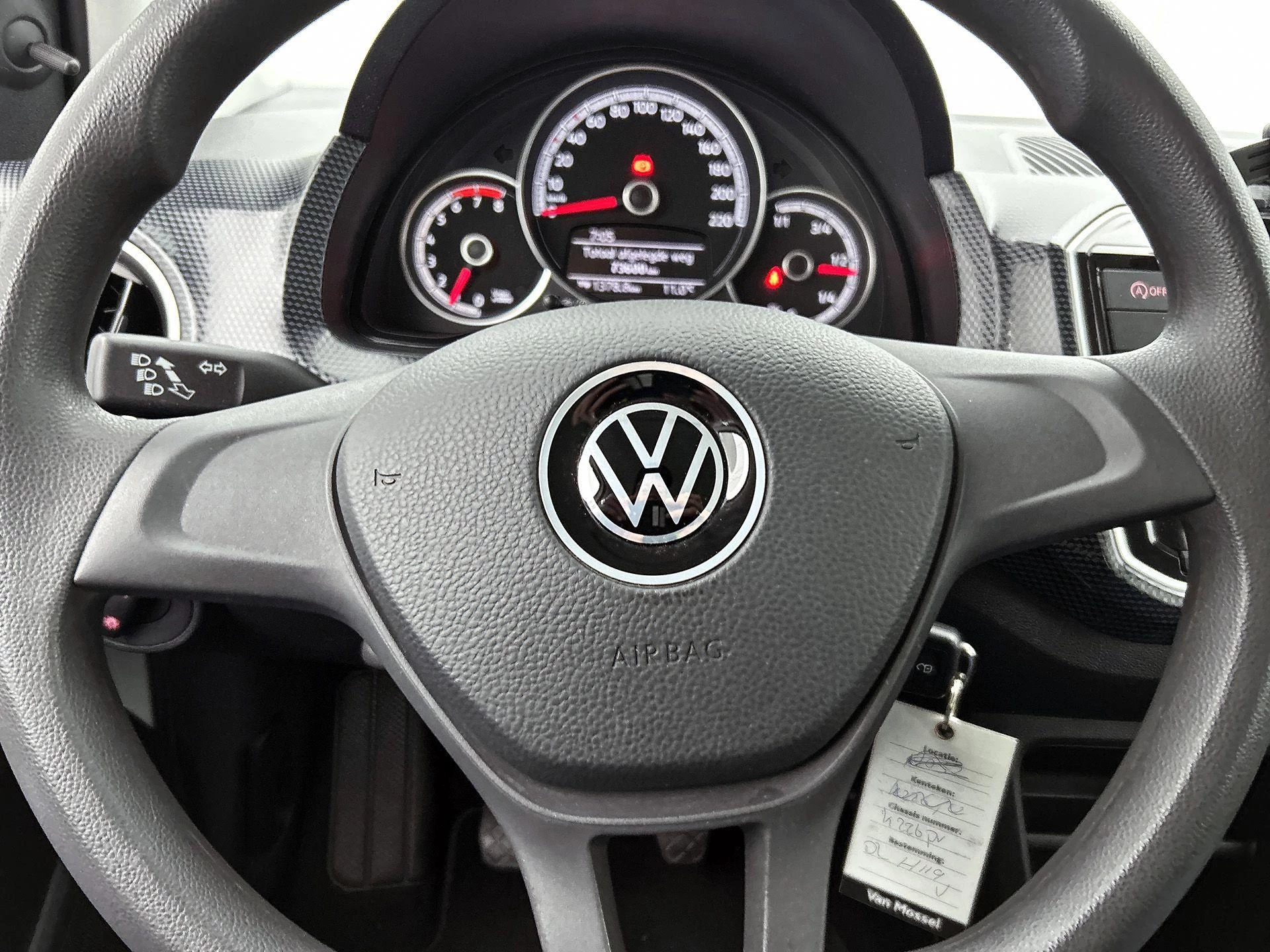Volkswagen-up!-image-28