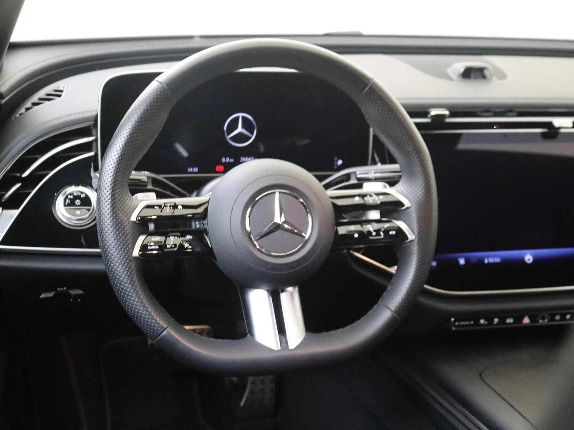 Mercedes-Benz-E-Klasse-image-9