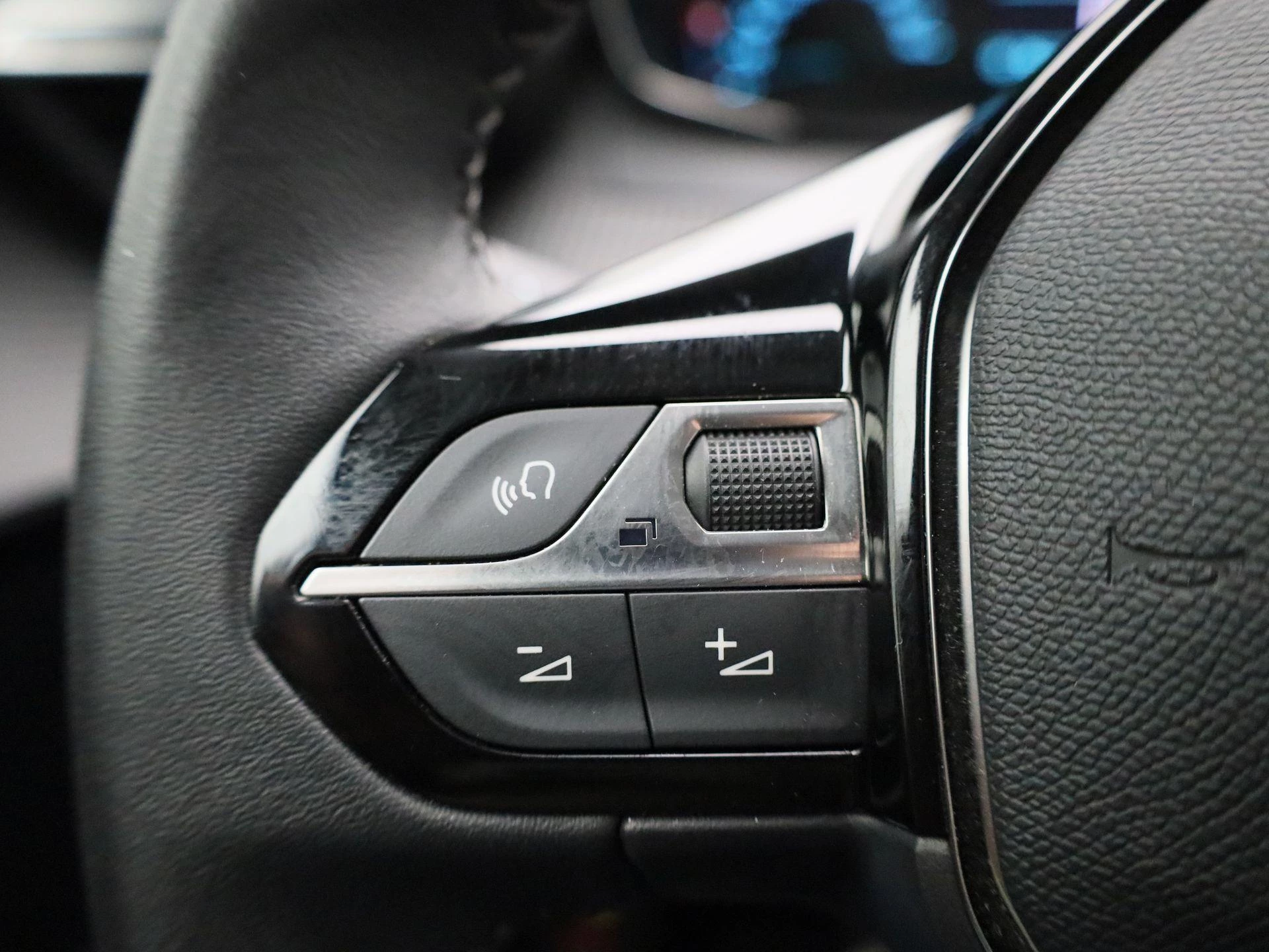 Peugeot-e-208-image-20