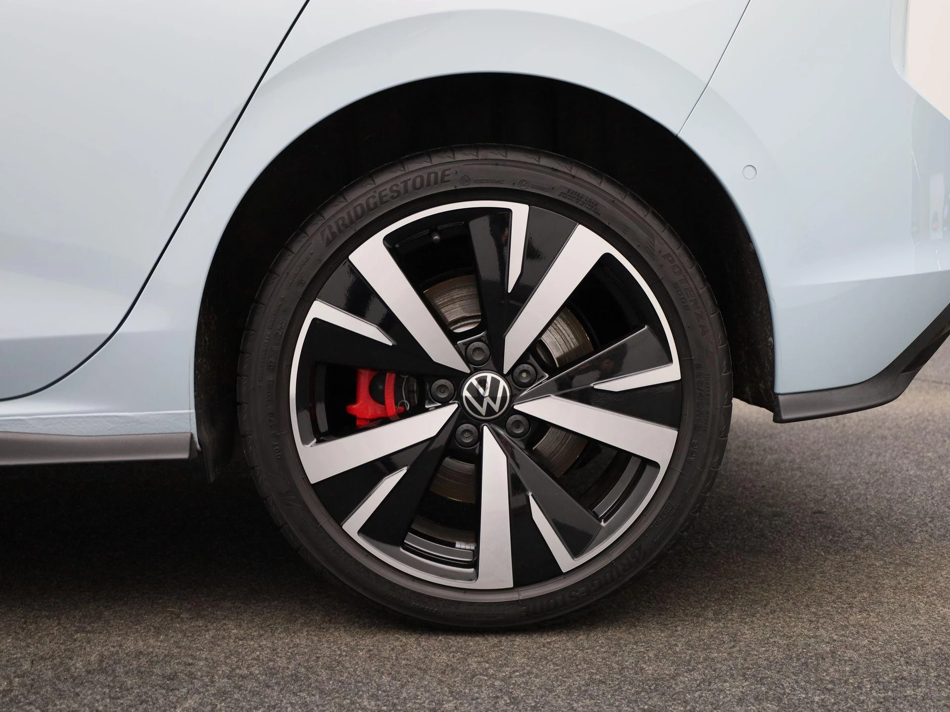 Volkswagen-Golf-image-12