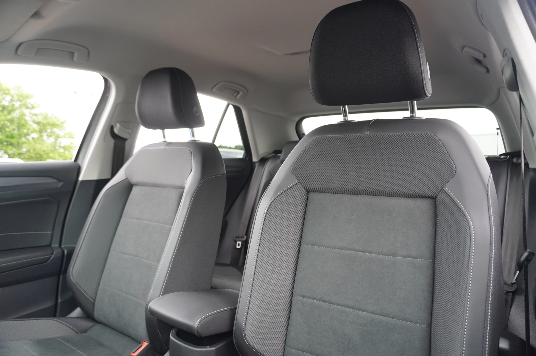 Volkswagen-T-Roc-image-10