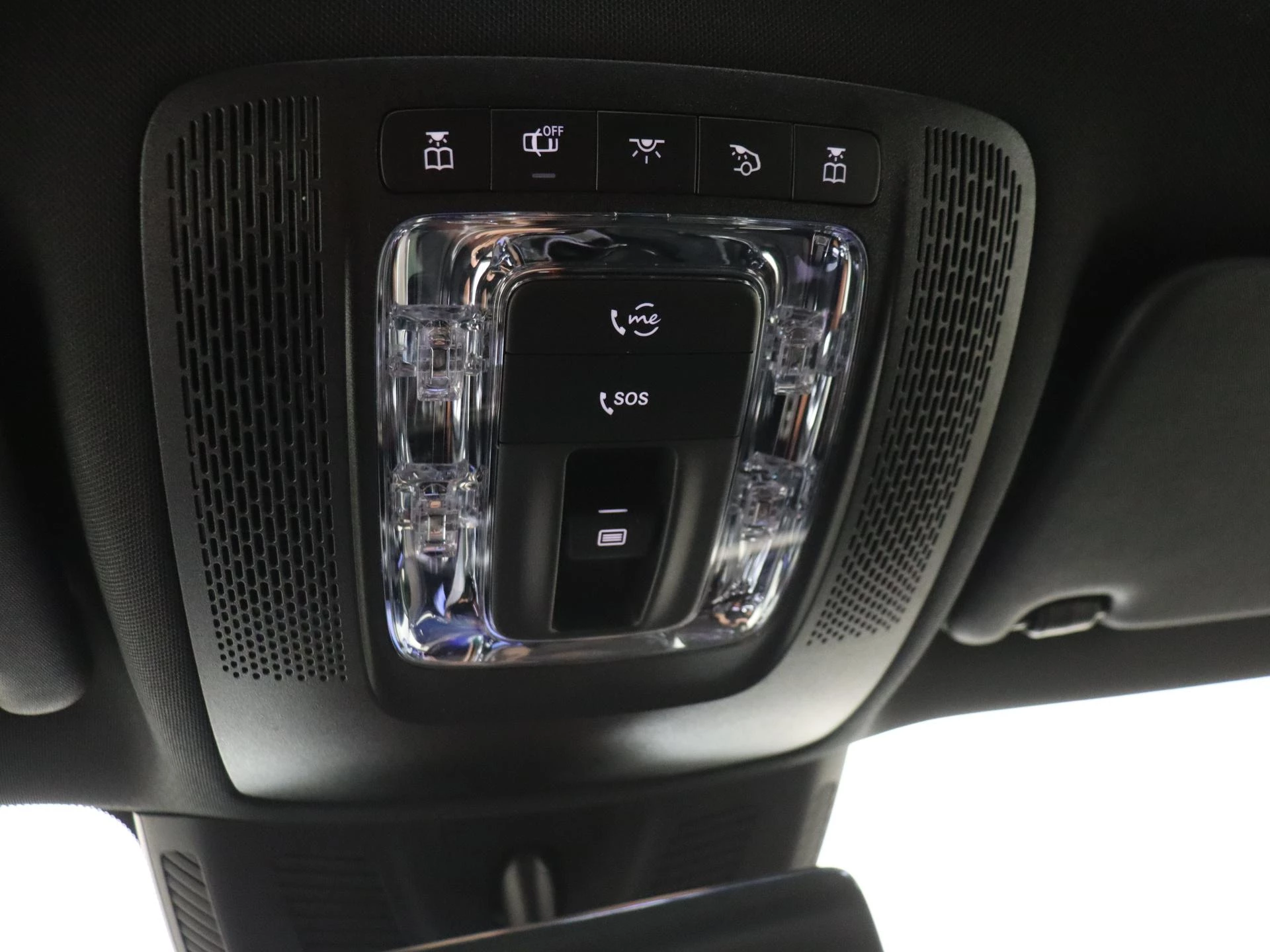 Mercedes-Benz-EQB-image-22