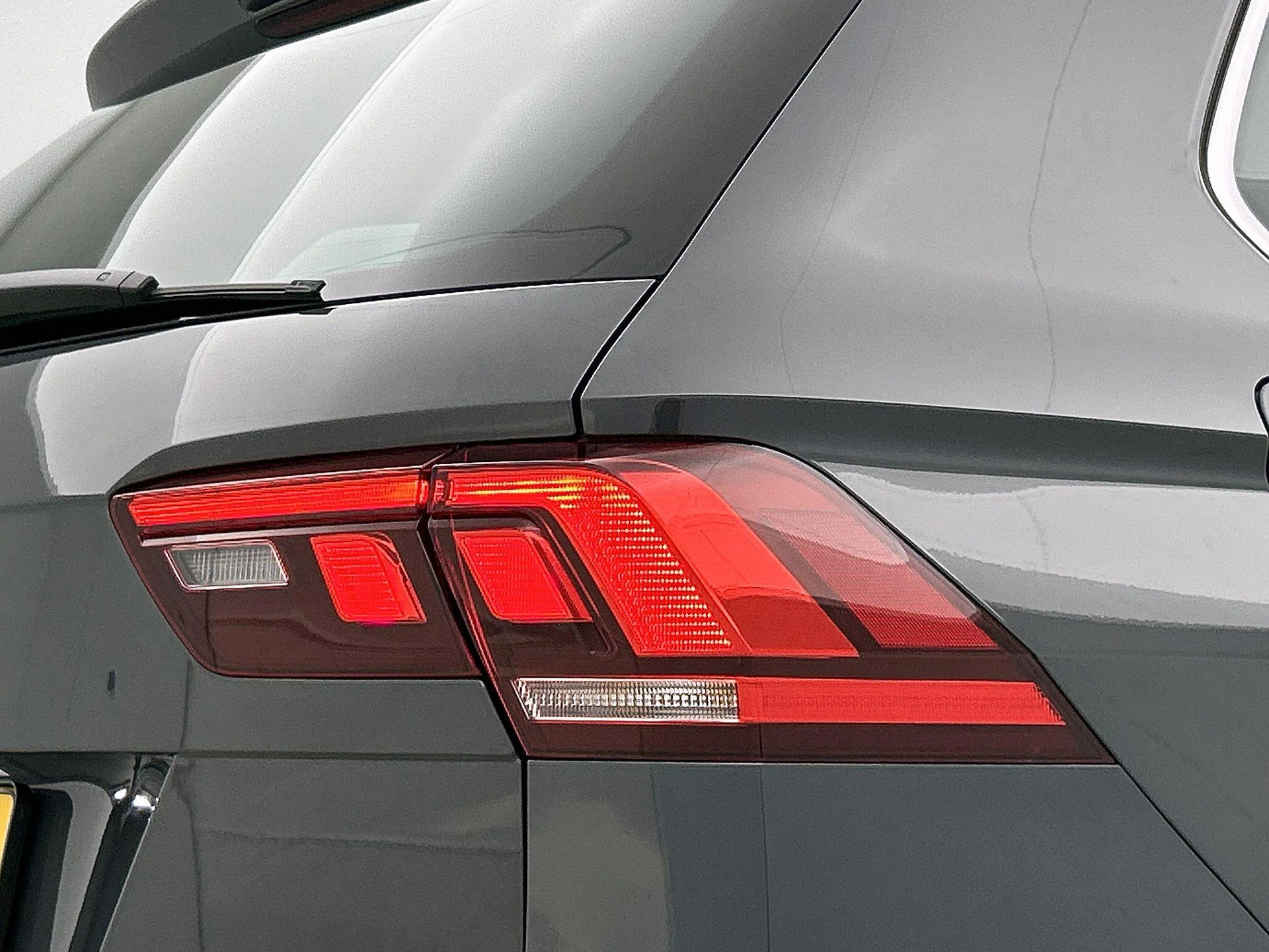 Volkswagen-Tiguan-image-13
