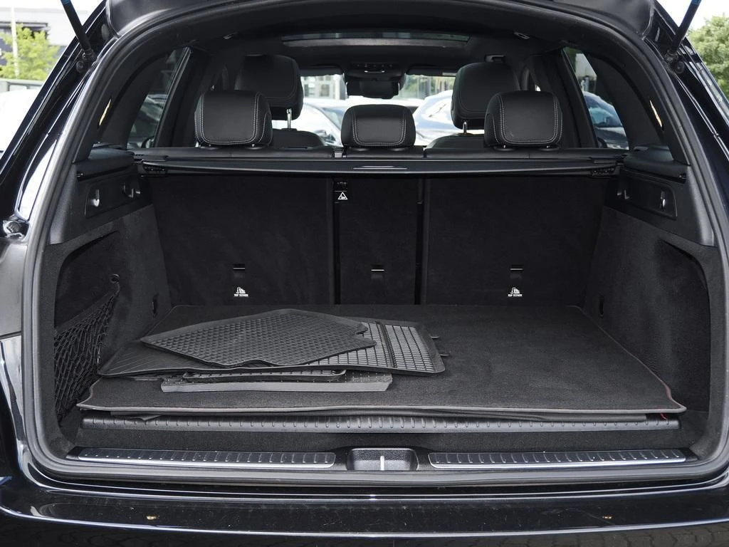 Mercedes-Benz-GLC 300 de-image-16