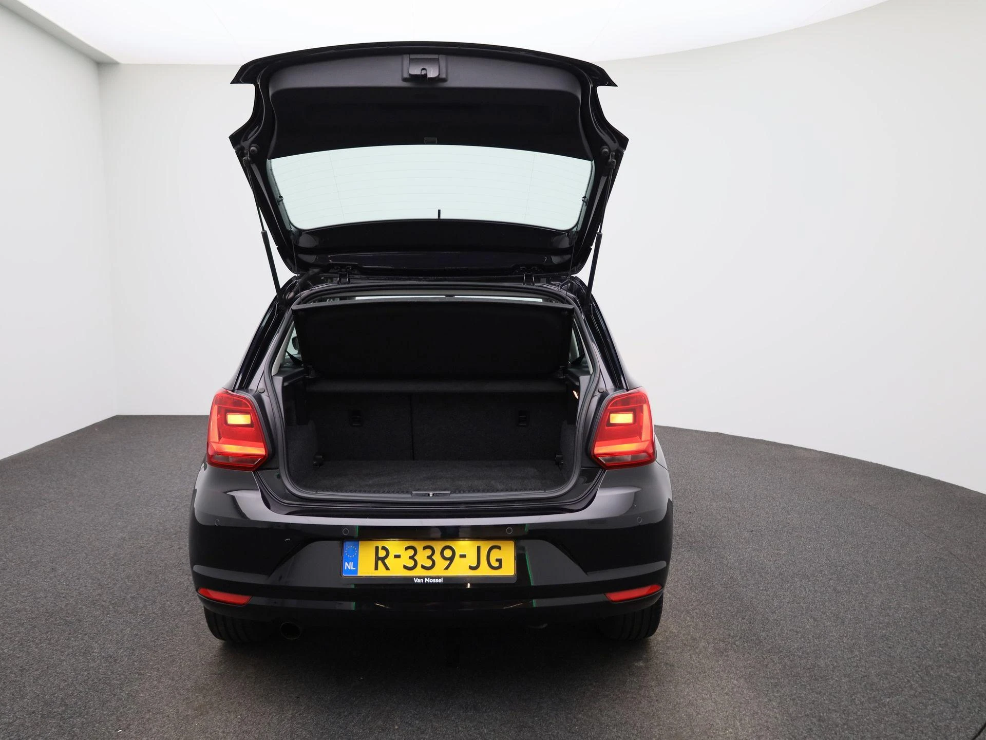Volkswagen-Polo-image-10