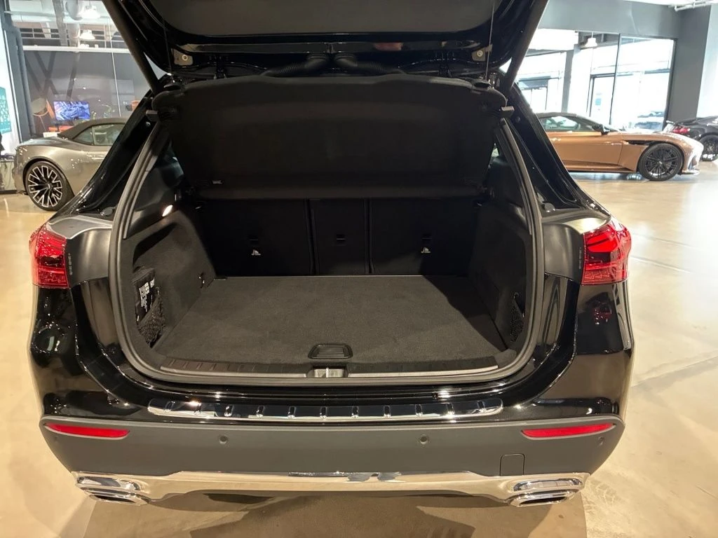 Mercedes-Benz-GLA 200 d-image-13