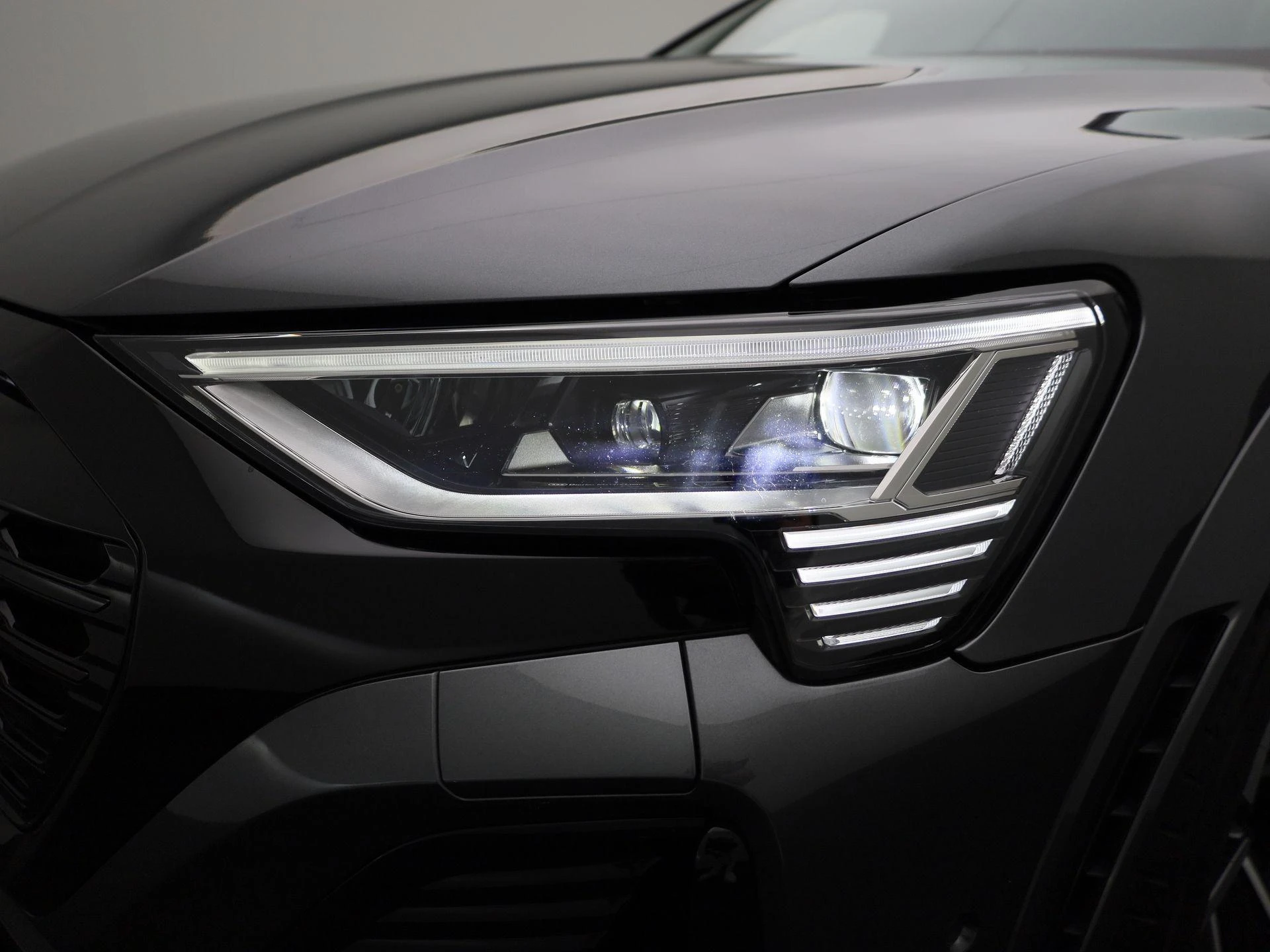 Audi-Q8 Sportback e-tron-image-15