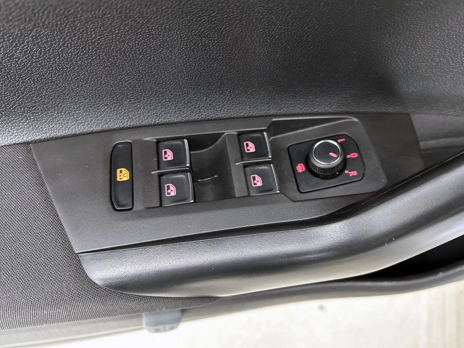 Volkswagen-Polo-image-33